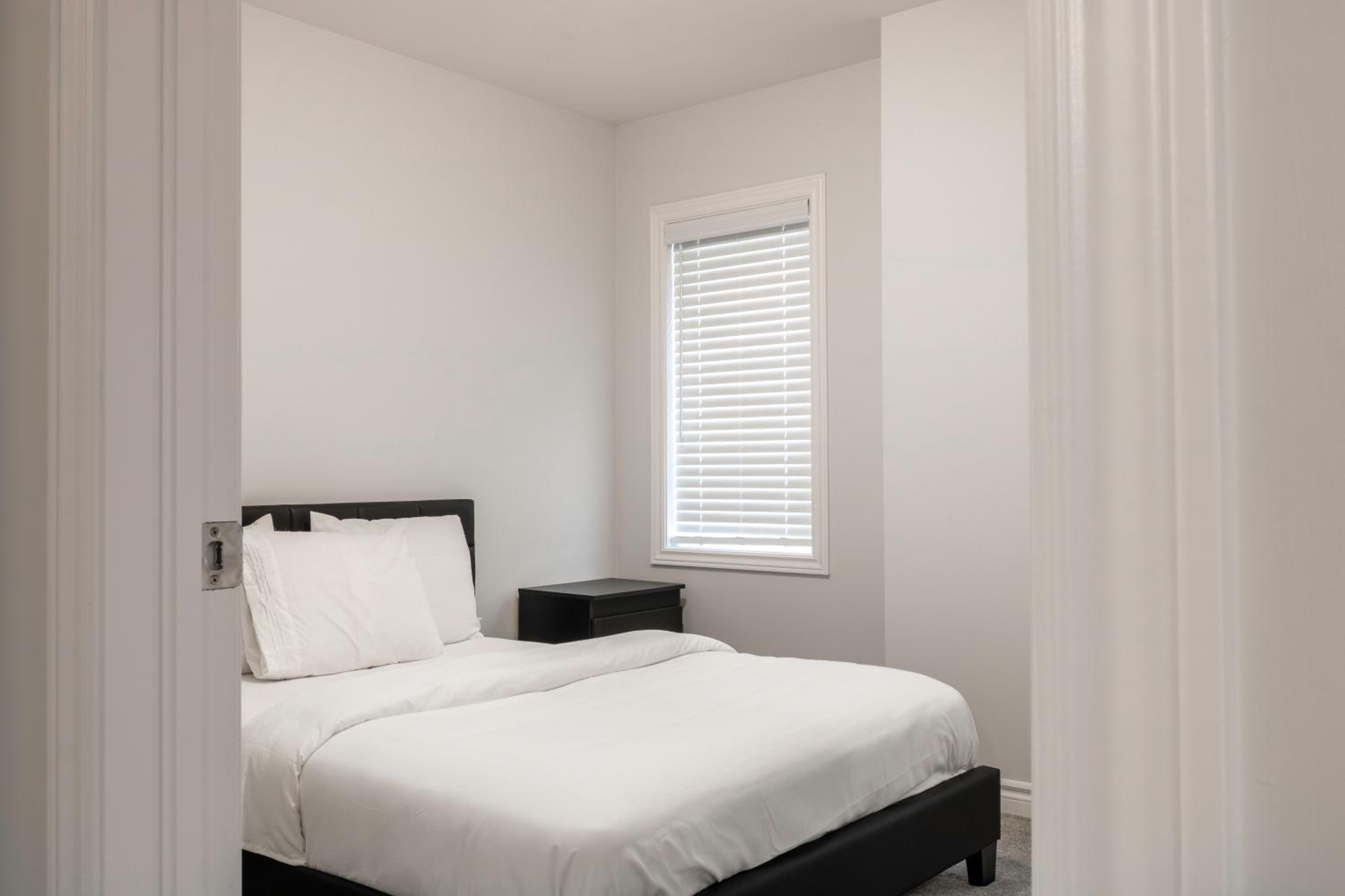 10 Minutes From The Falls