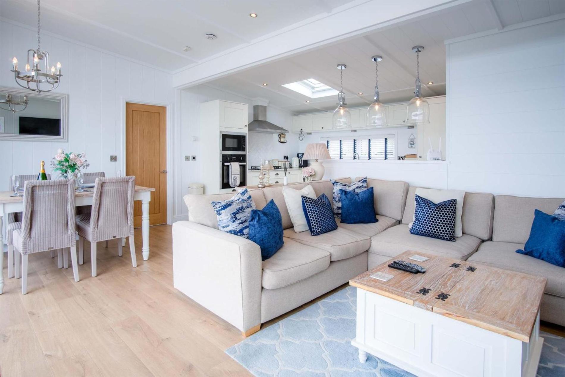 Shearwater 30 - 2 Bedroom Lodge - Summerhill view 3