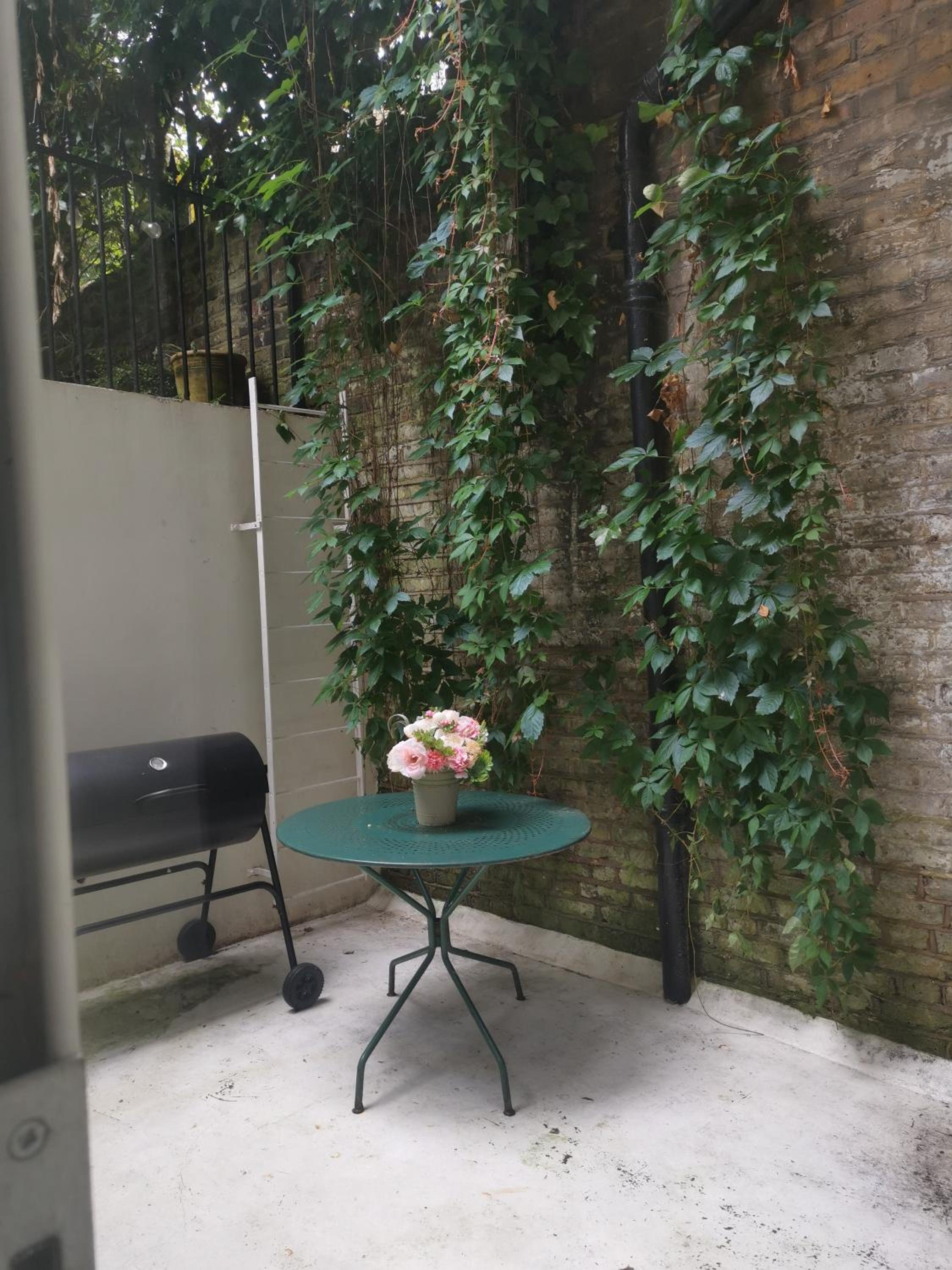Charming 2-Bed Flat in the heart of Nottinghill - Steps from Portobello Rd Market and NottingHill Bookshop