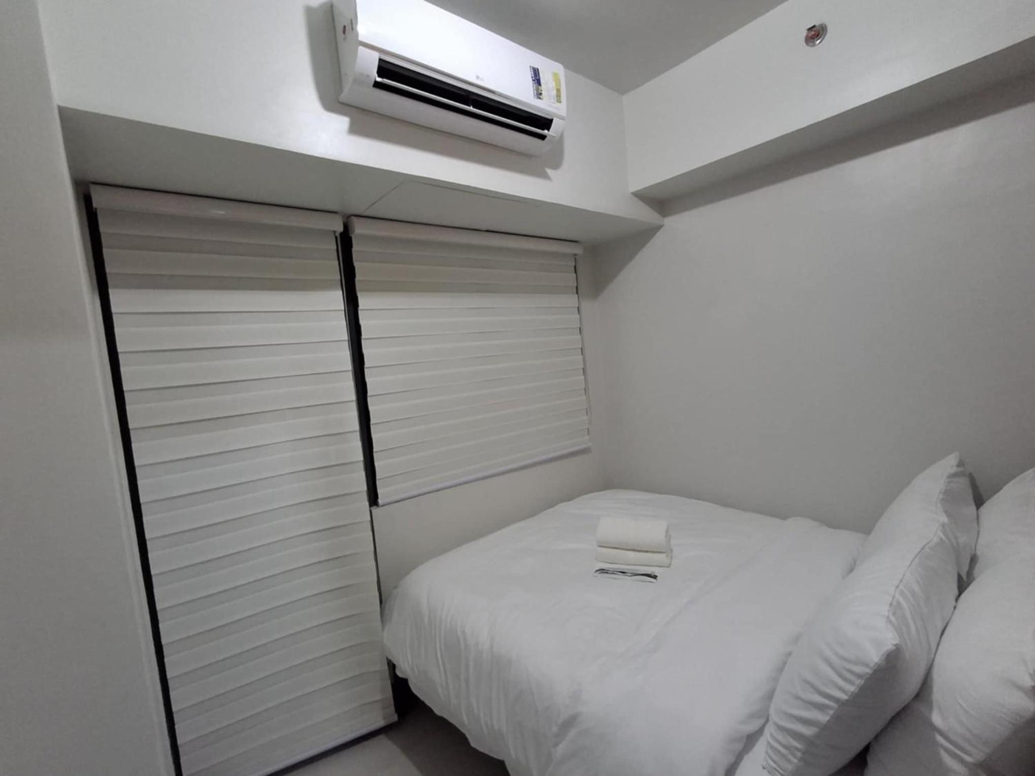 PrimeLocation at Shore3 Mall of Asia, Pasay City near Airport, Casino and BGC view 2