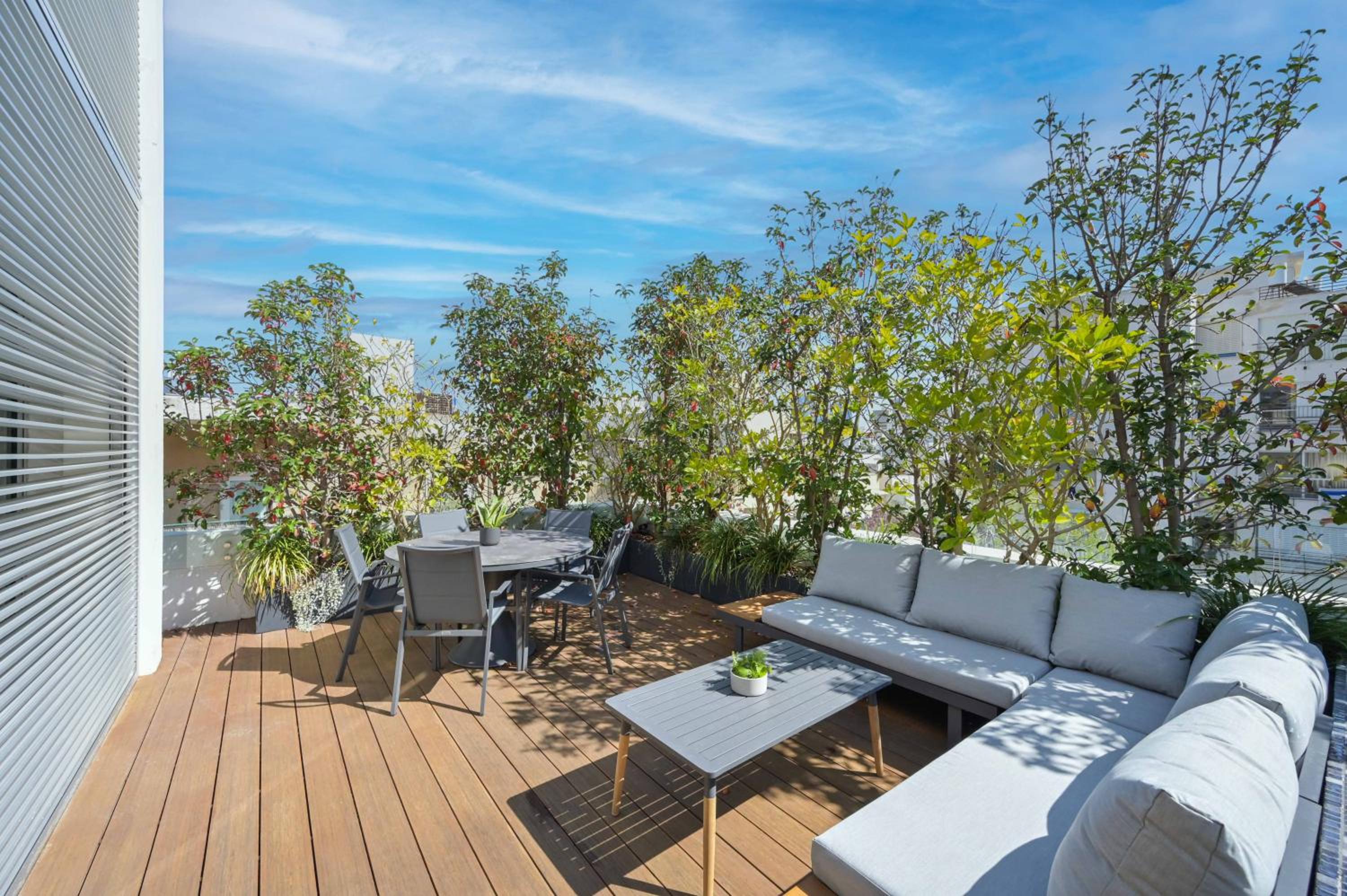 Luxury Modern 3BR Penthouse w Pool by HolyGuest view 4