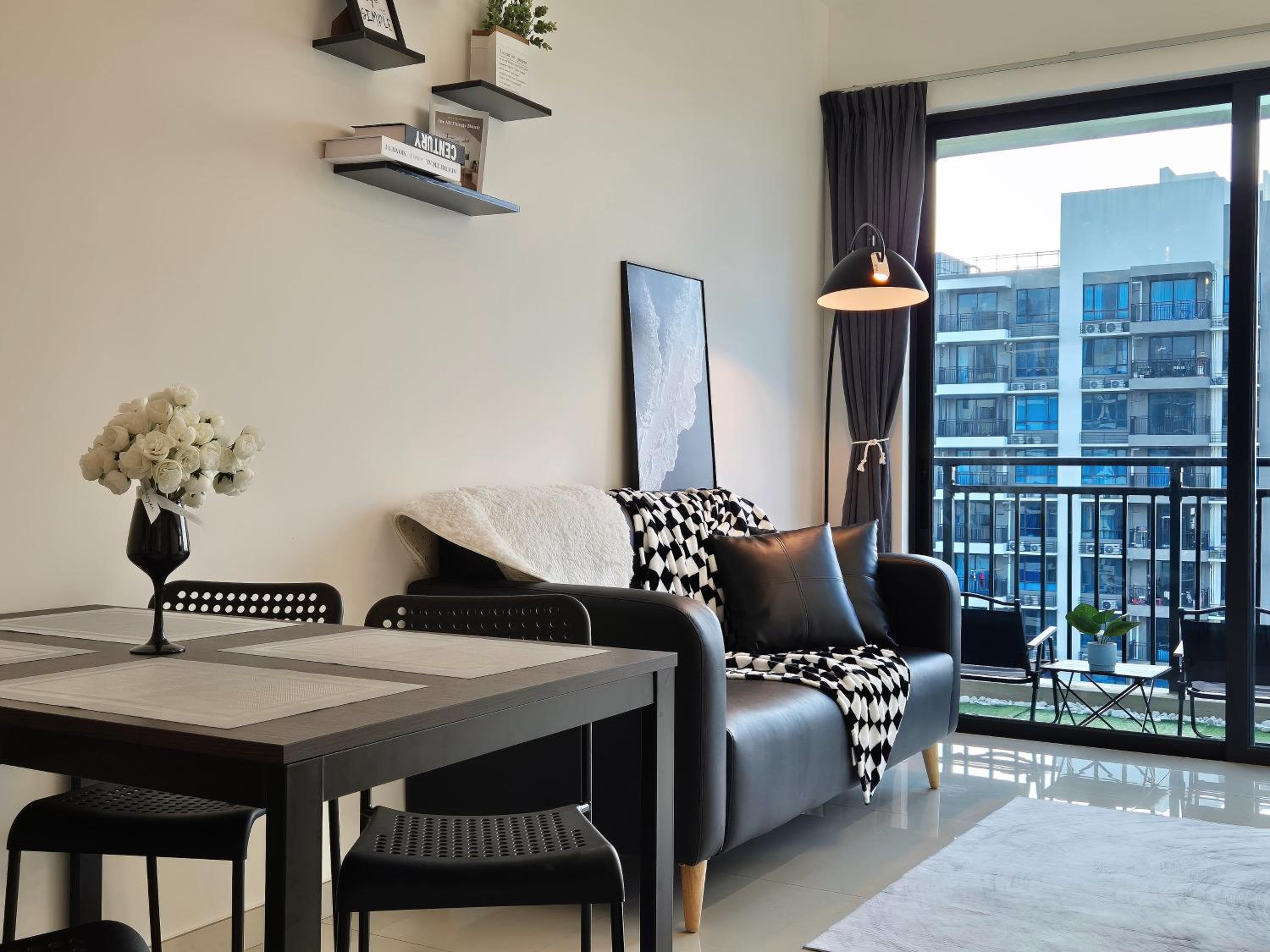 2 Rooms unit w Balcony & Spectacular view - 4 pax