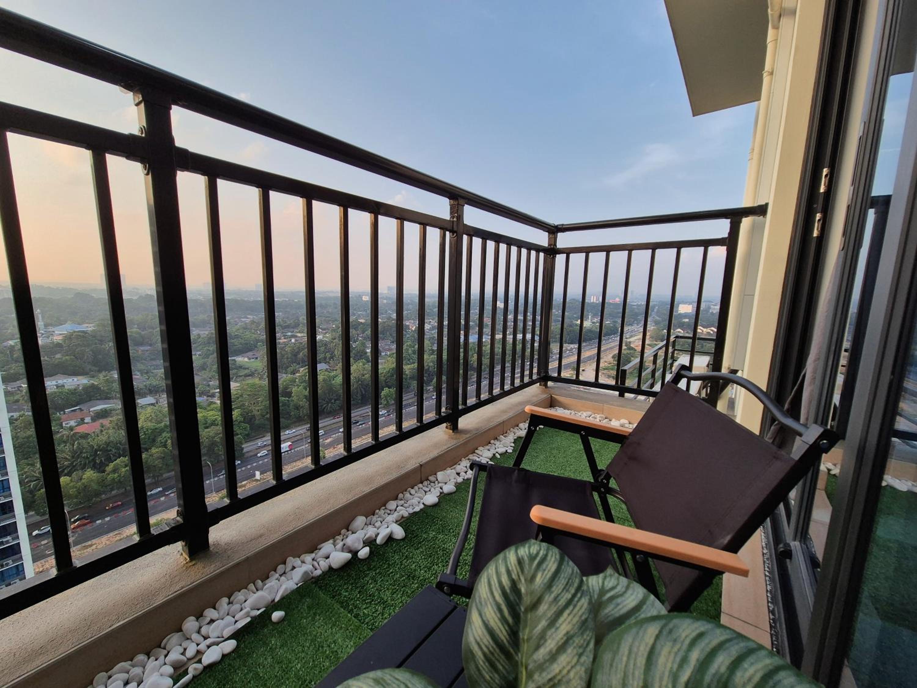 2 Rooms unit w Balcony & Spectacular view - 4 pax