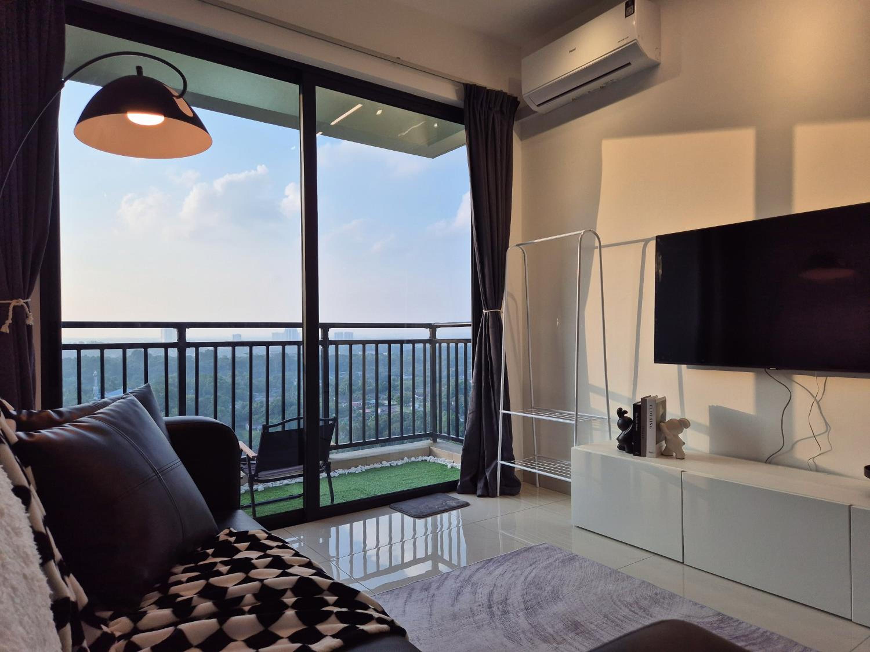 2 Rooms unit w Balcony & Spectacular view - 4 pax