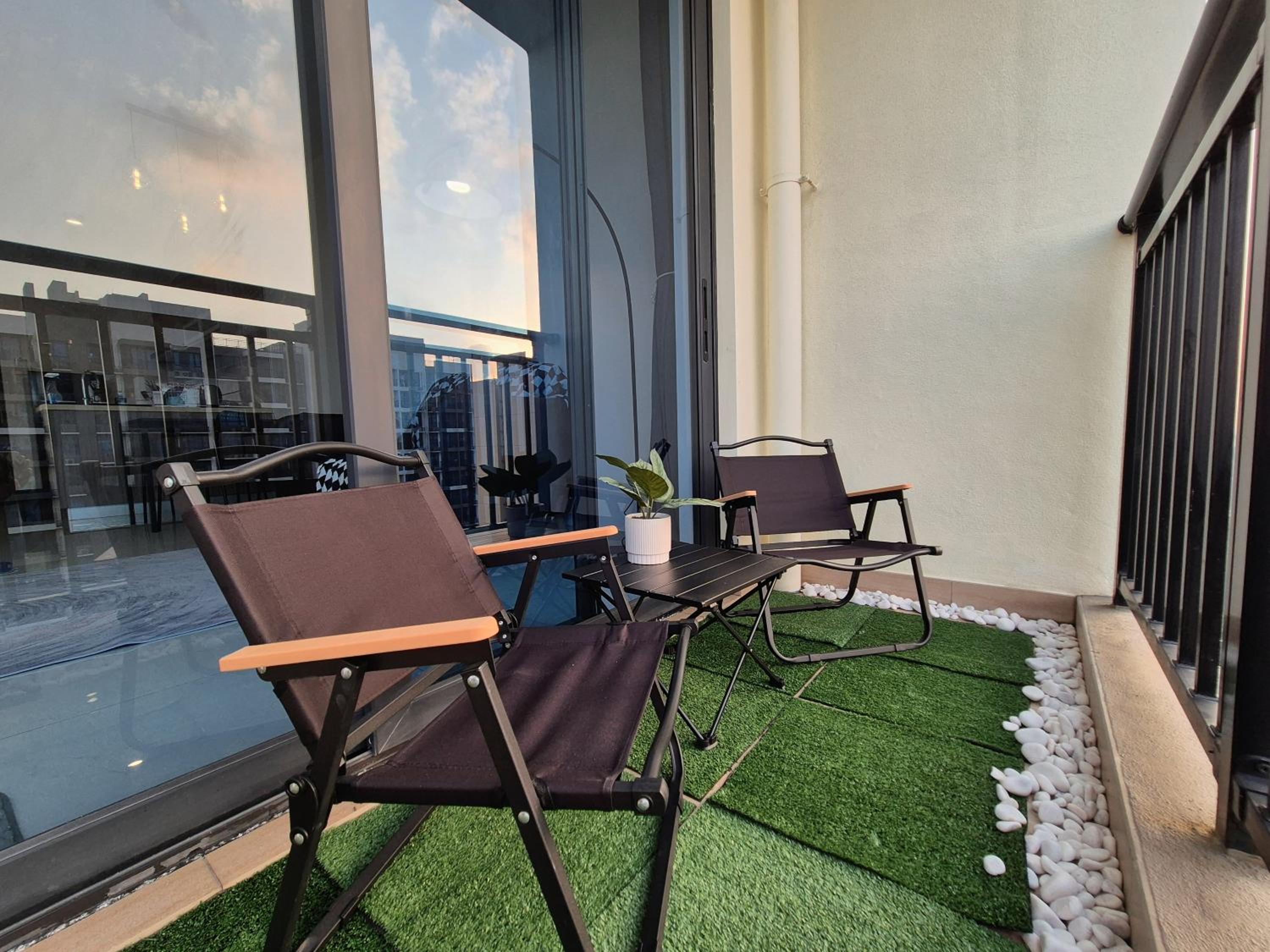 2 Rooms unit w Balcony & Spectacular view - 4 pax