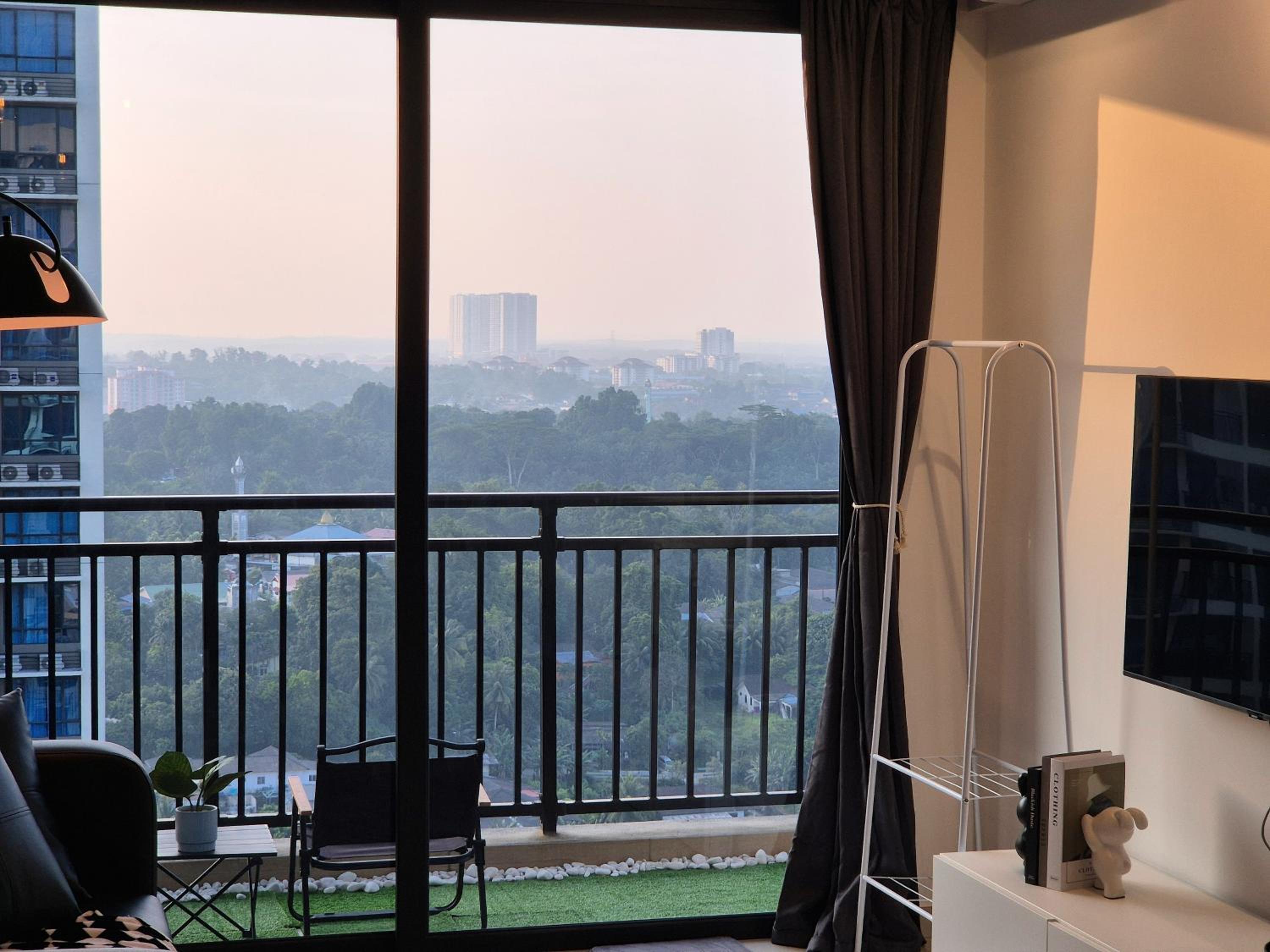 2 Rooms unit w Balcony & Spectacular view - 4 pax