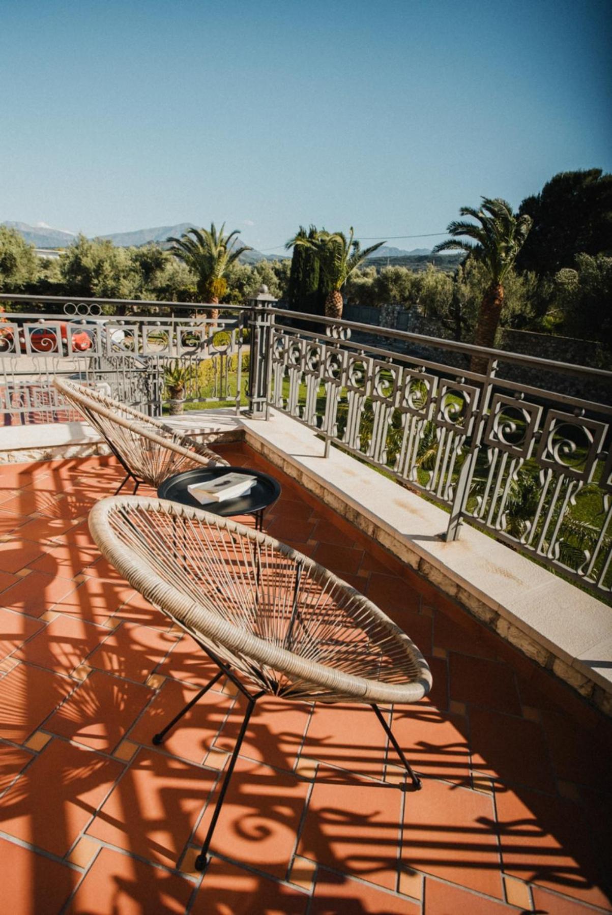 PanThea Stone Villa en Aigio