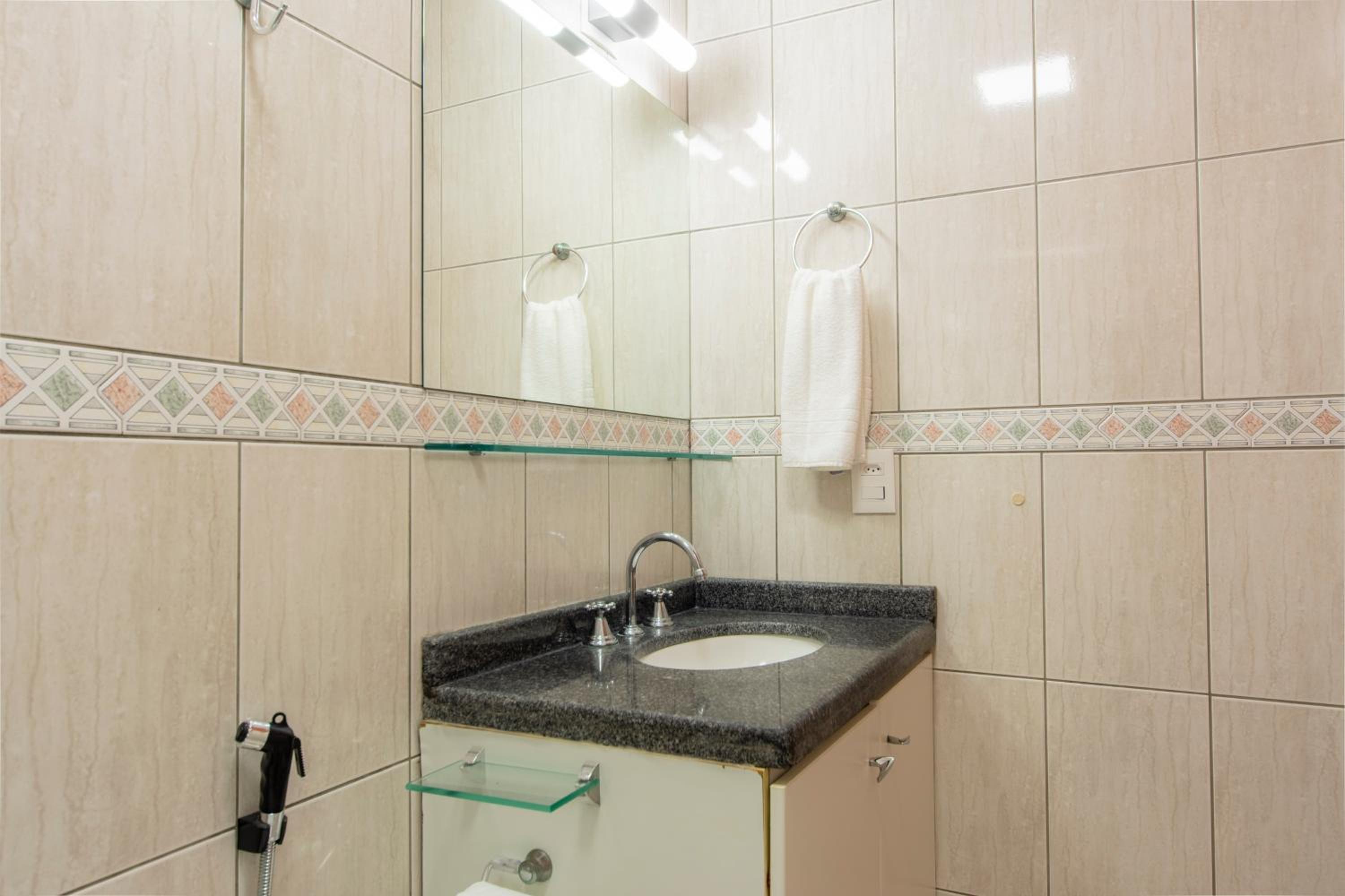 Apto em Canasvieiras para até 5 hóspedes AY9072