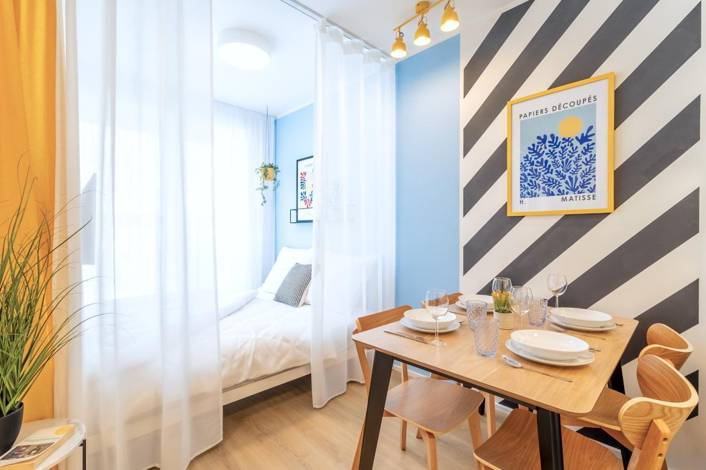 Yellow Apartment - Balcony, Free Parking, by Gravity Prague