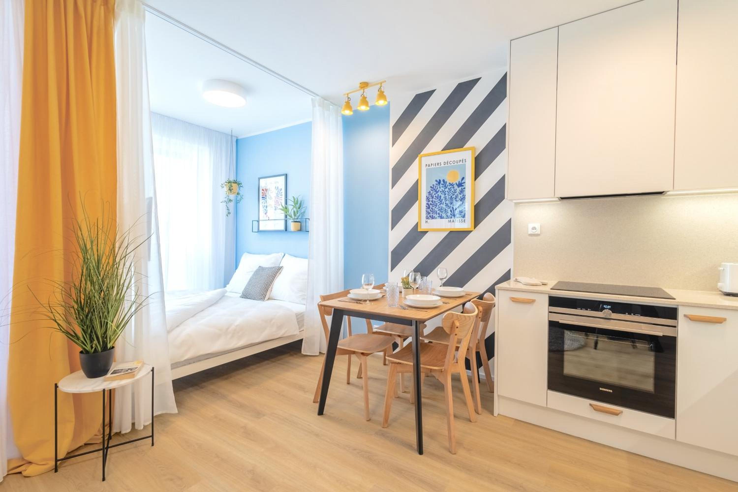 Yellow Apartment - Balcony, Free Parking, by Gravity Prague