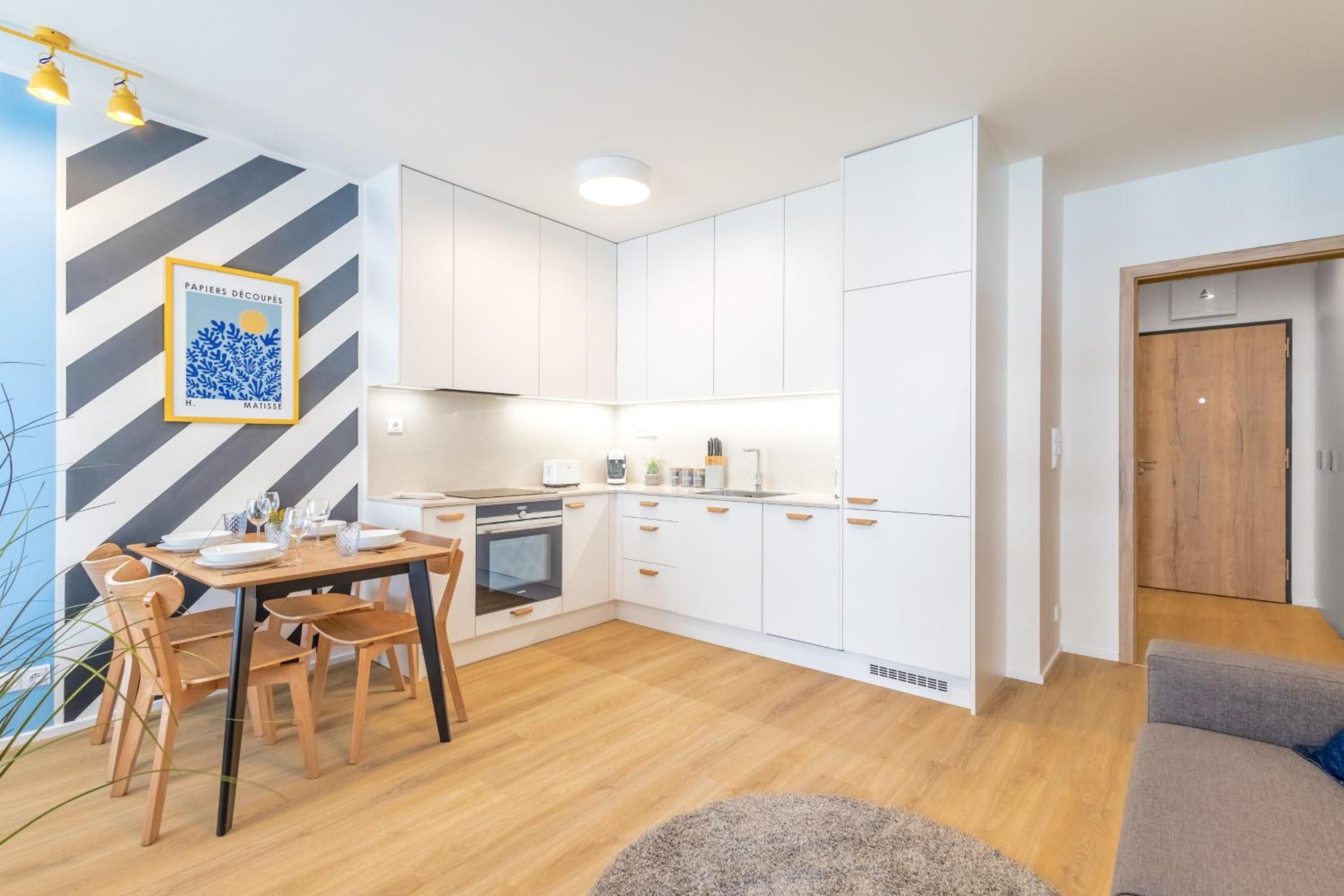 Yellow Apartment - Balcony, Free Parking, by Gravity Prague