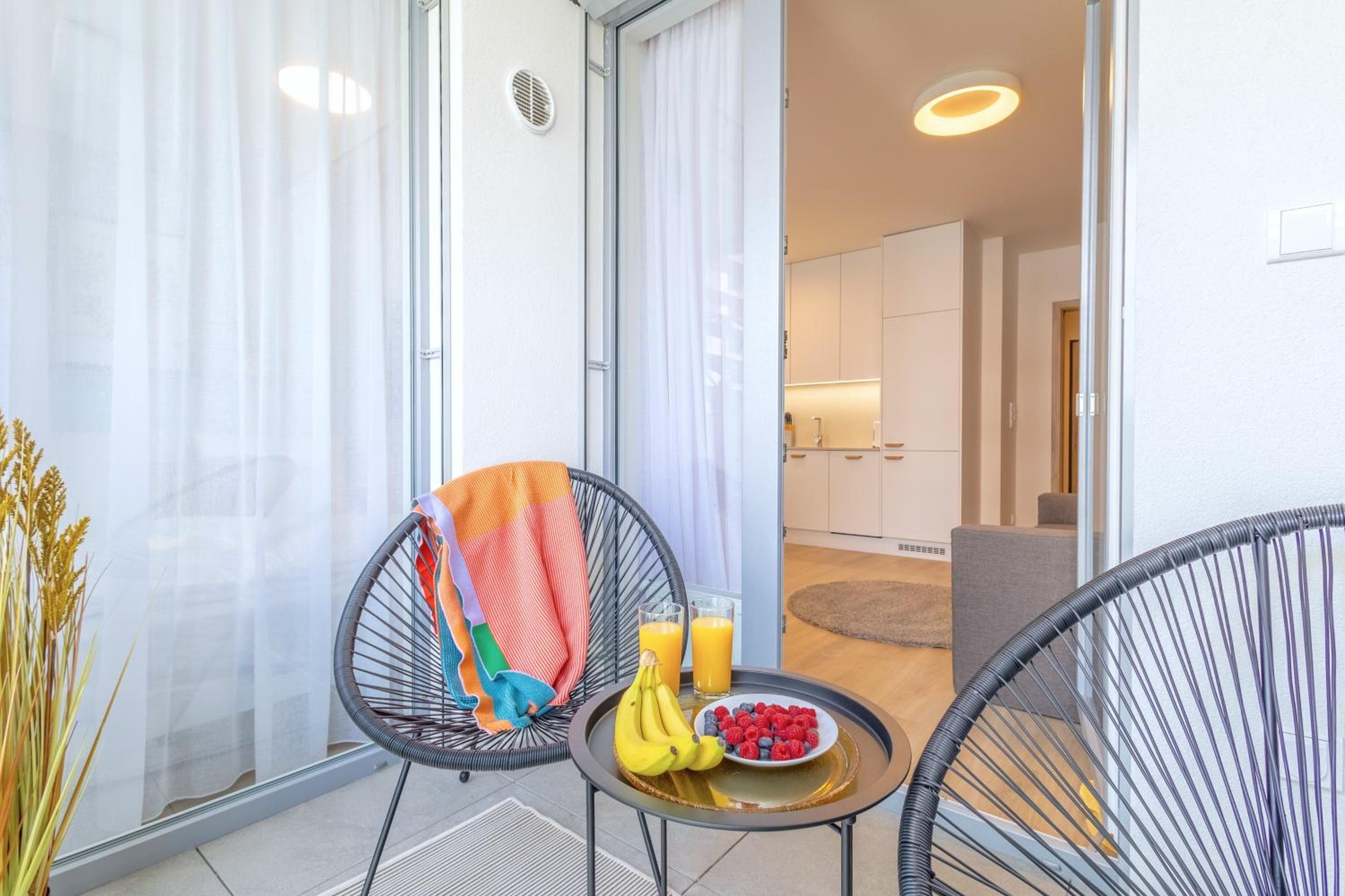 Yellow Apartment - Balcony, Free Parking, by Gravity Prague