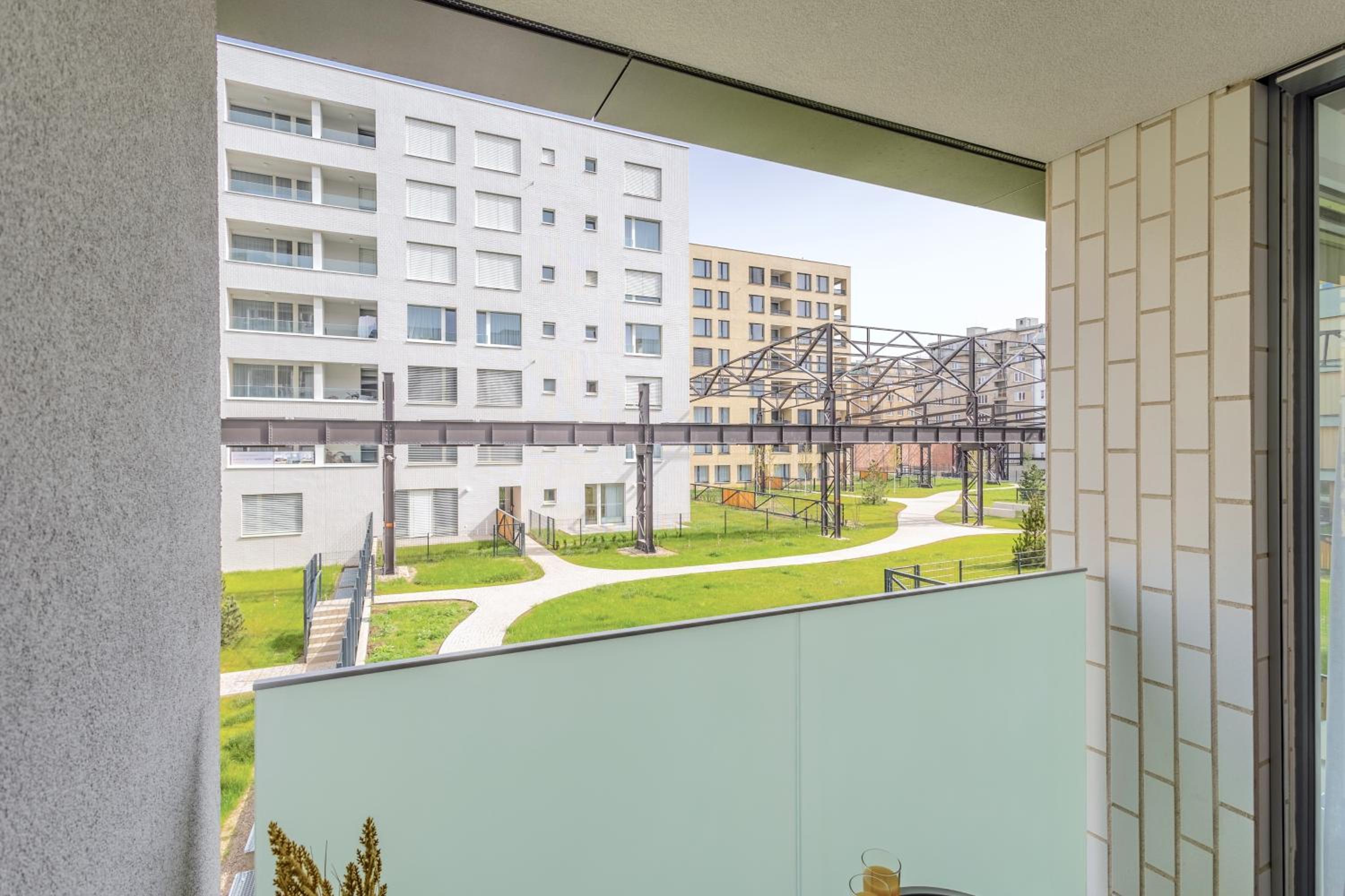 Yellow Apartment - Balcony, Free Parking, by Gravity Prague