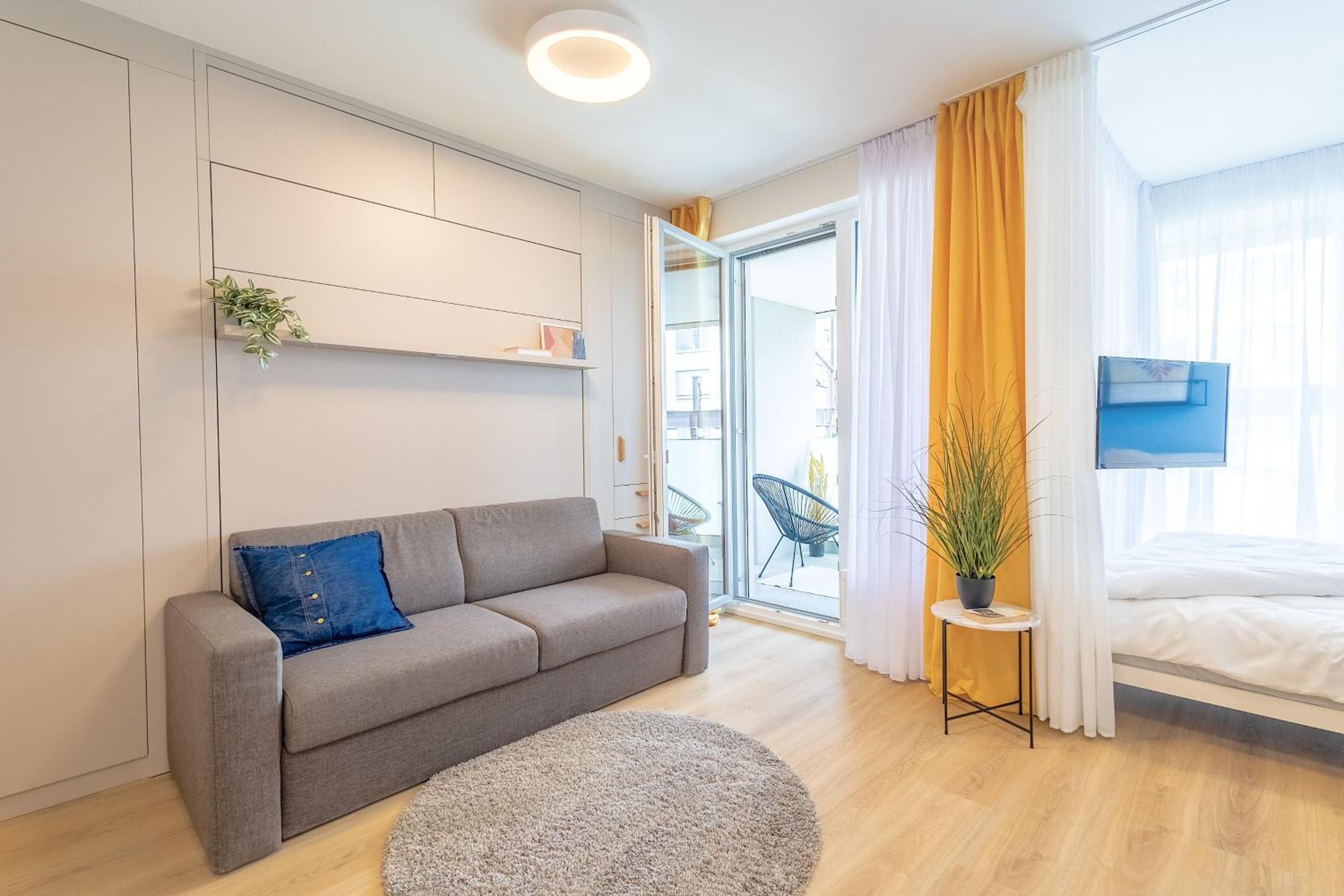 Yellow Apartment - Balcony, Free Parking, by Gravity Prague