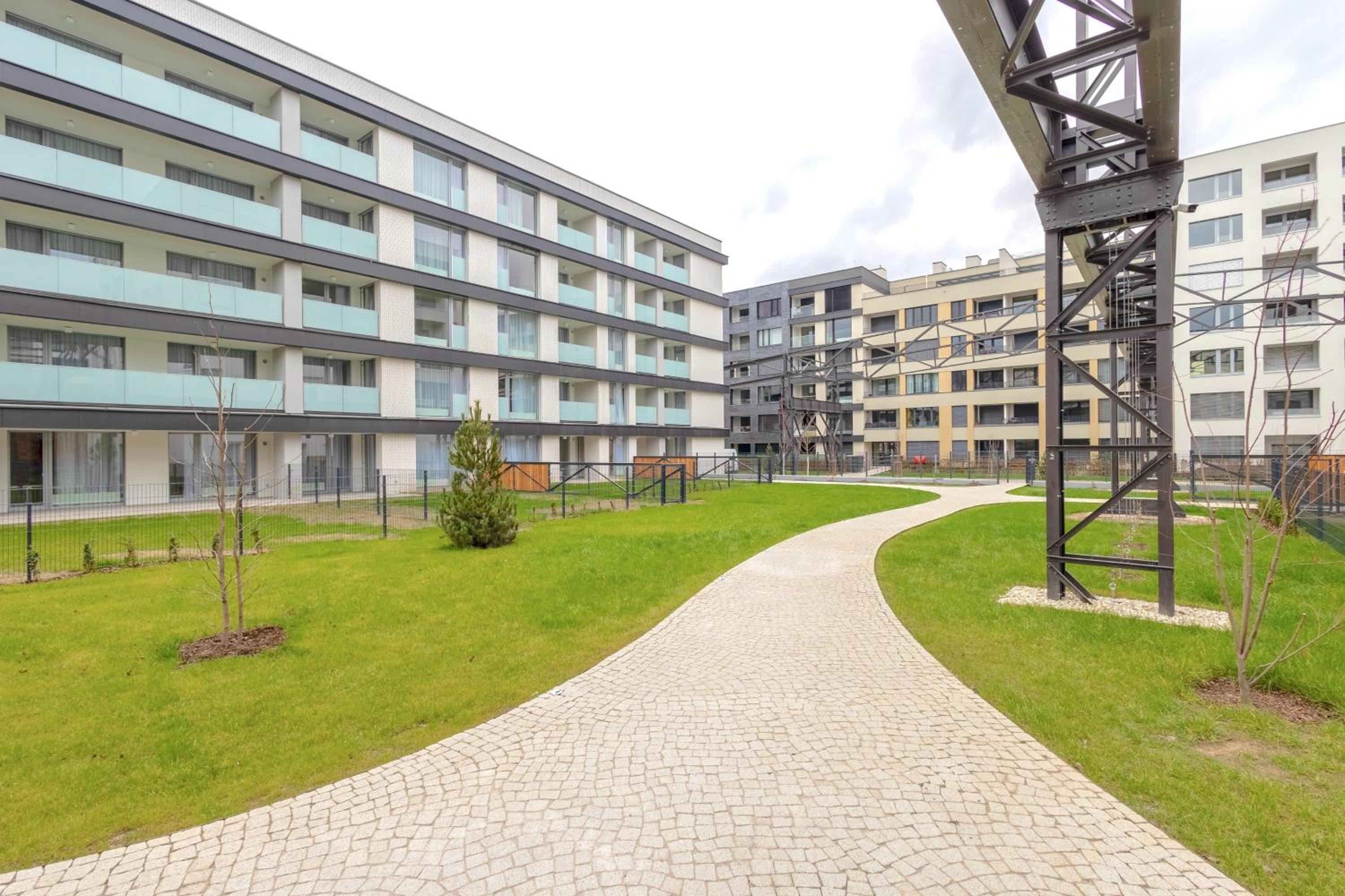 Yellow Apartment - Balcony, Free Parking, by Gravity Prague