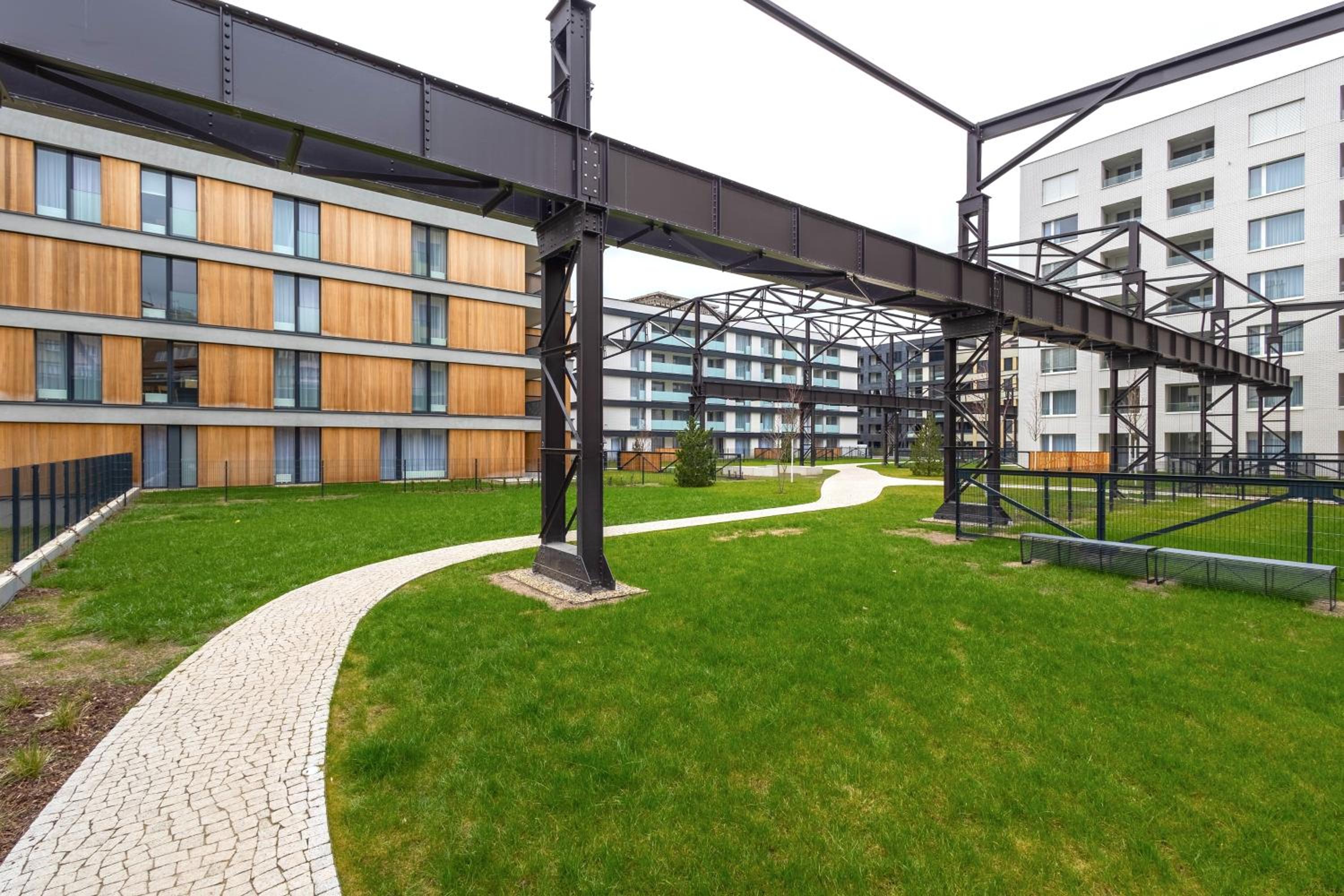 Yellow Apartment - Balcony, Free Parking, by Gravity Prague
