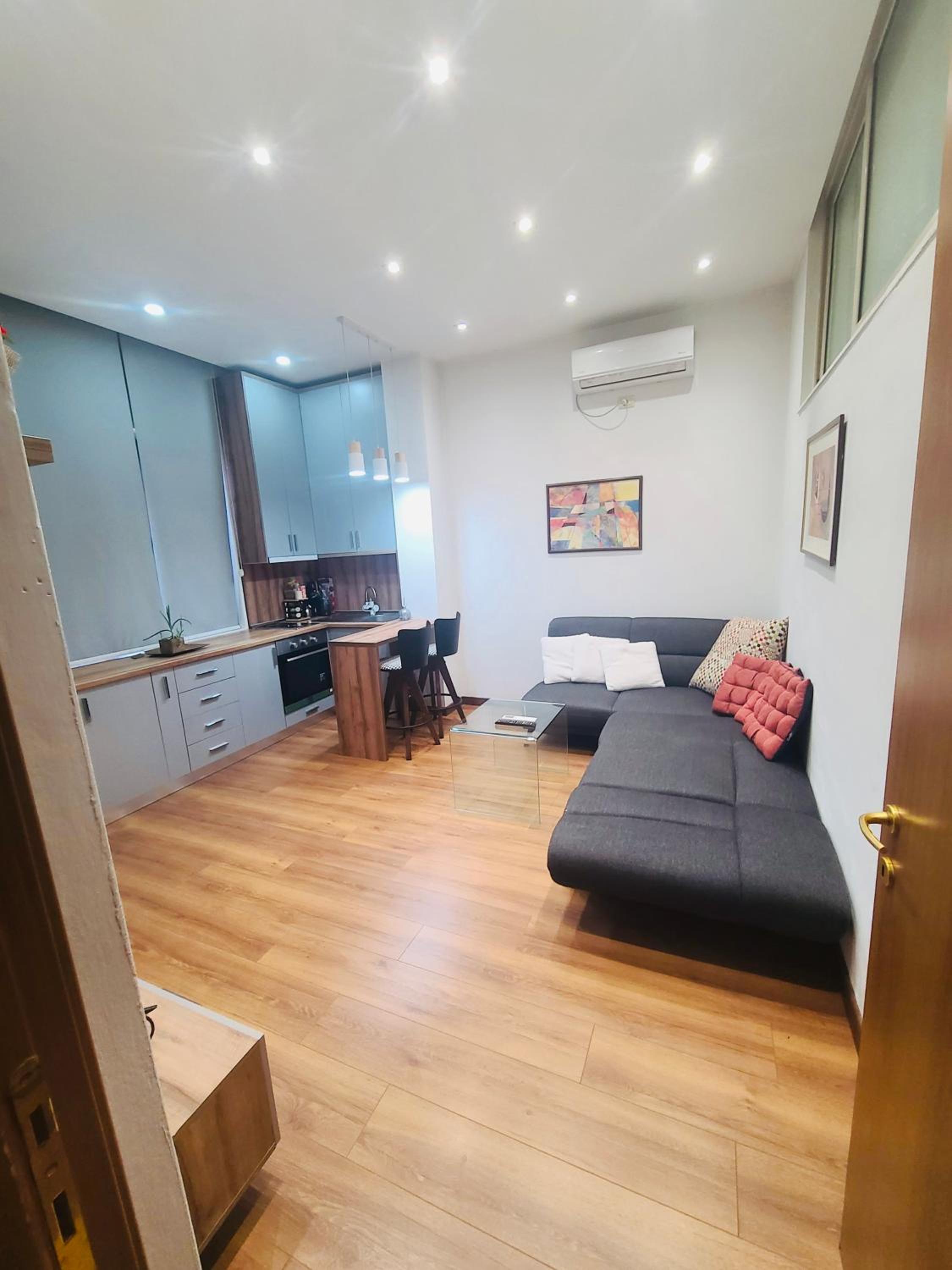 Prime Location Cozy Apartment near Pazari i ri