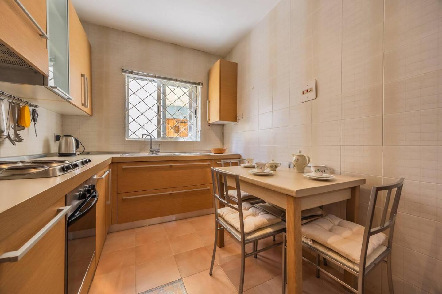 Dolmen Court - 2bed Apartment W Pool By Homely photo 3