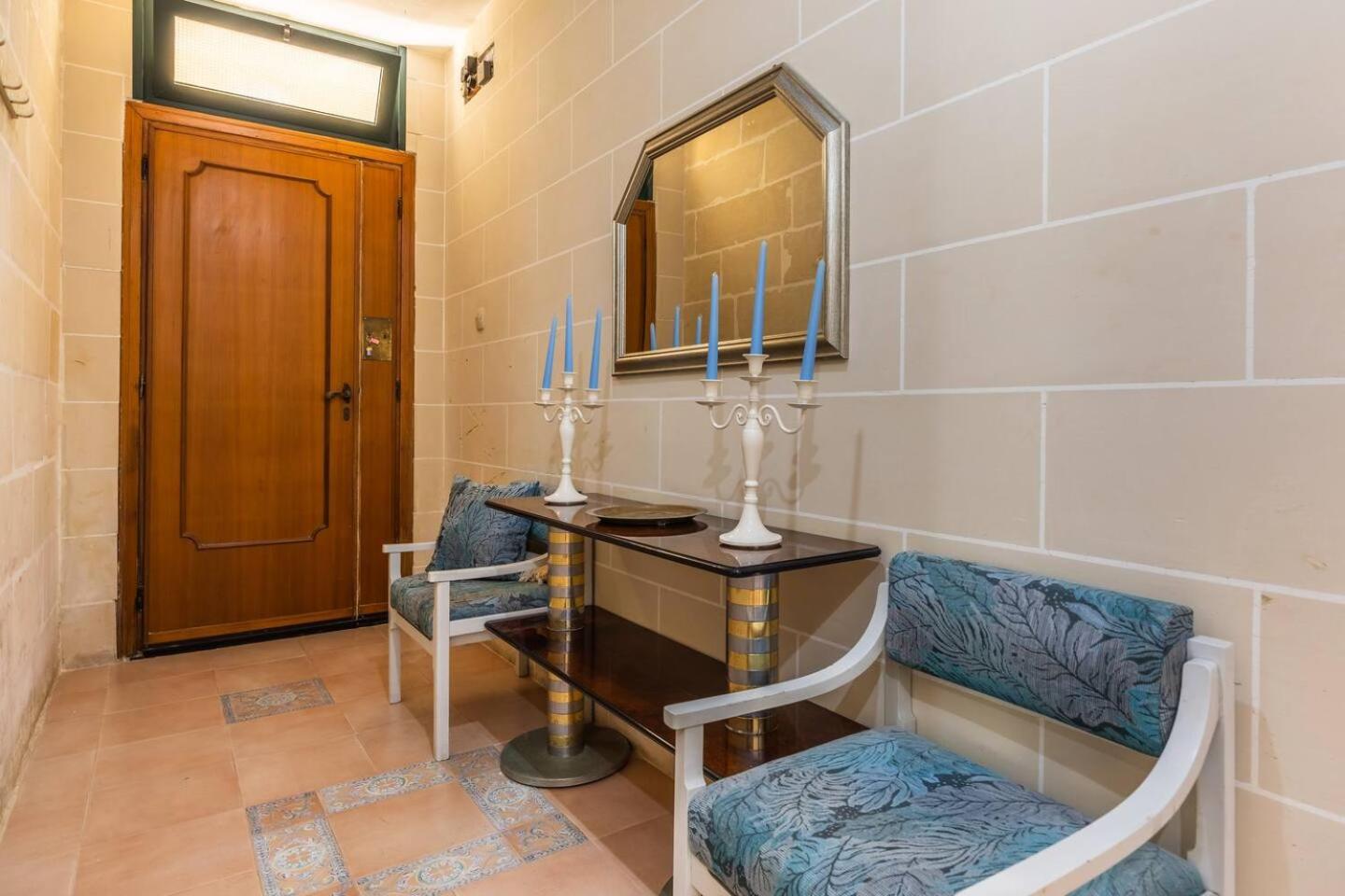 Dolmen Court - 2bed Apartment W Pool By Homely photo 5