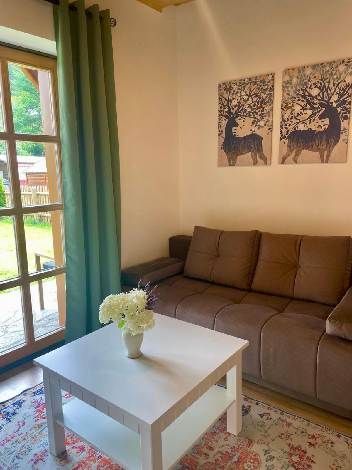 Apartmán 8, Jezerné