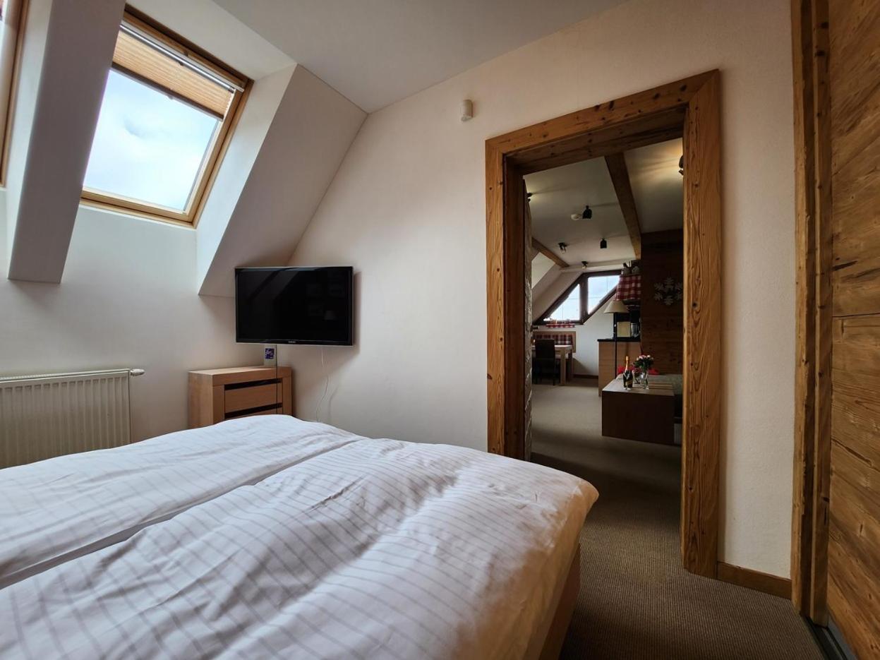 Deluxe Apartment with Mountain View in Hotel Kukucka view 4