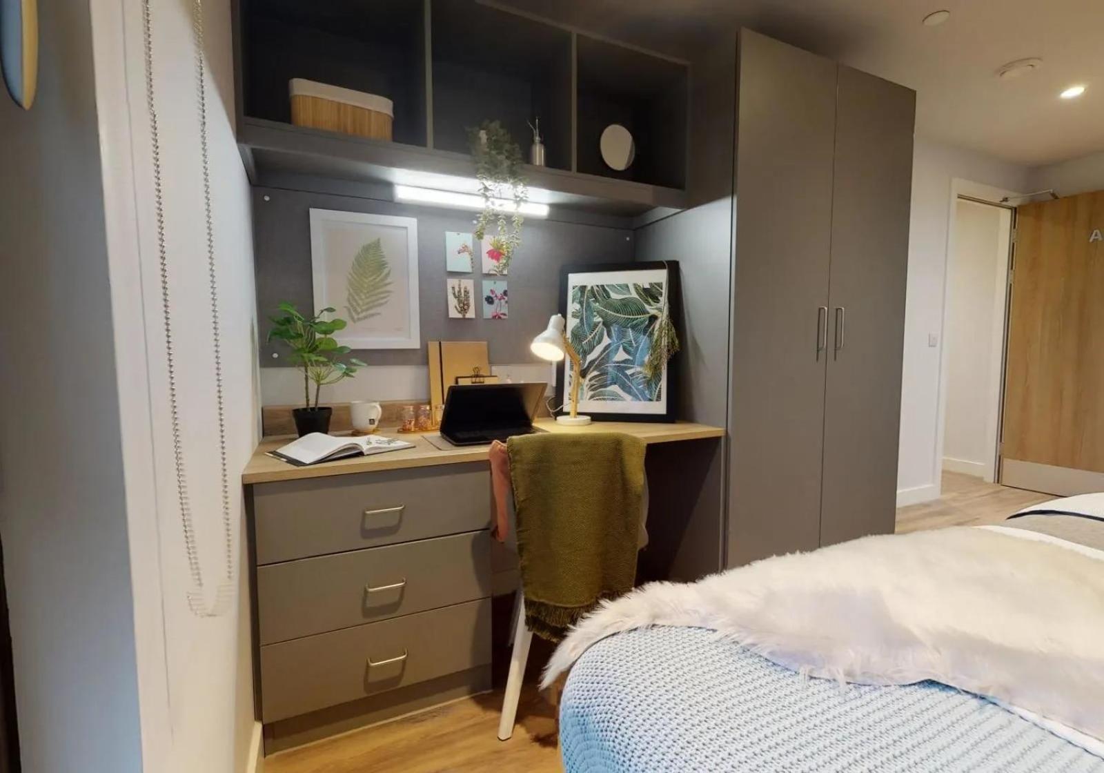For Students Only - Relaxing Ensuites and Apartments at Weaver Place in Coventry