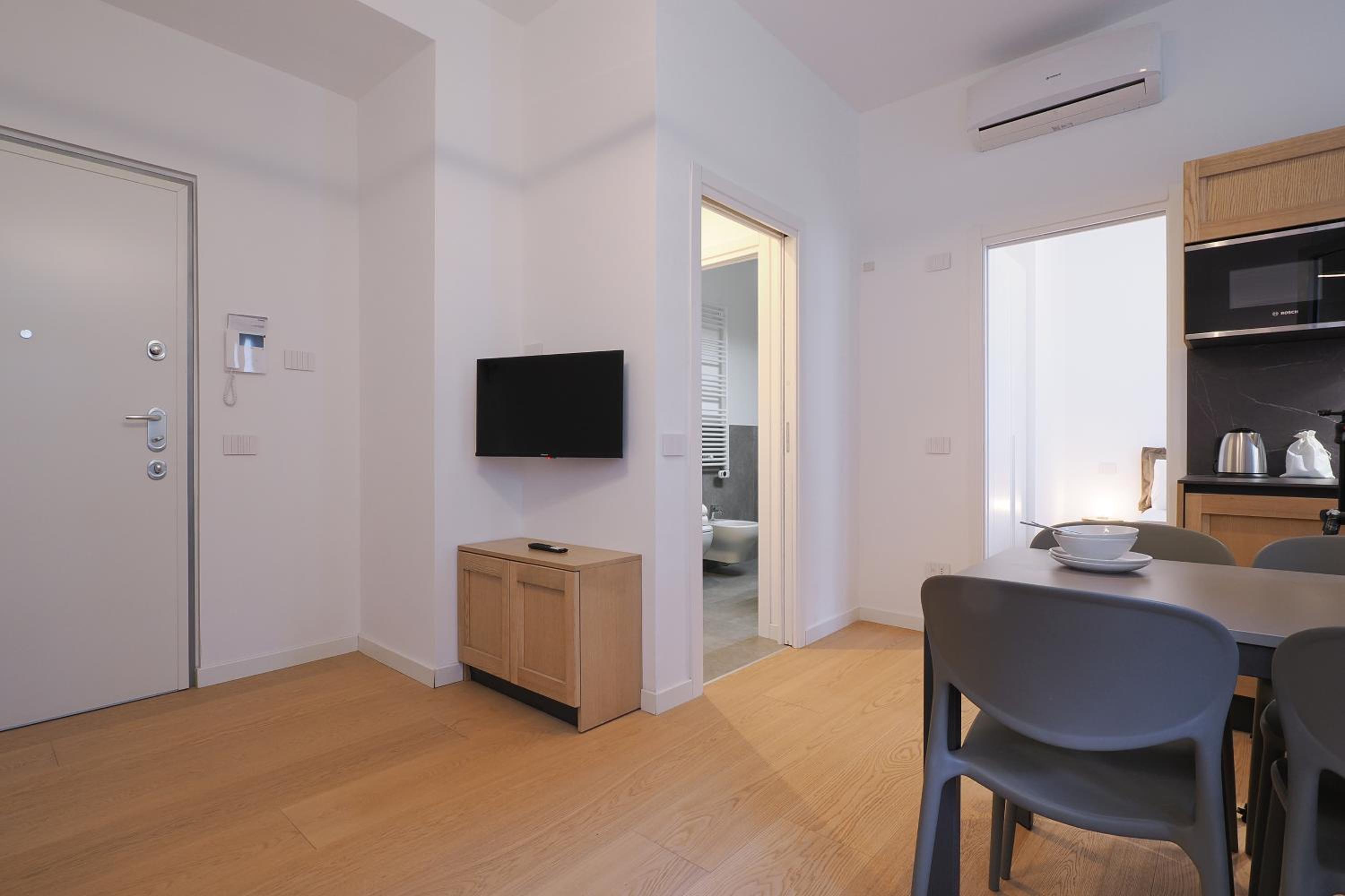 Contempora Apartments - lovely one-bedroom, Tonoli, CityLife