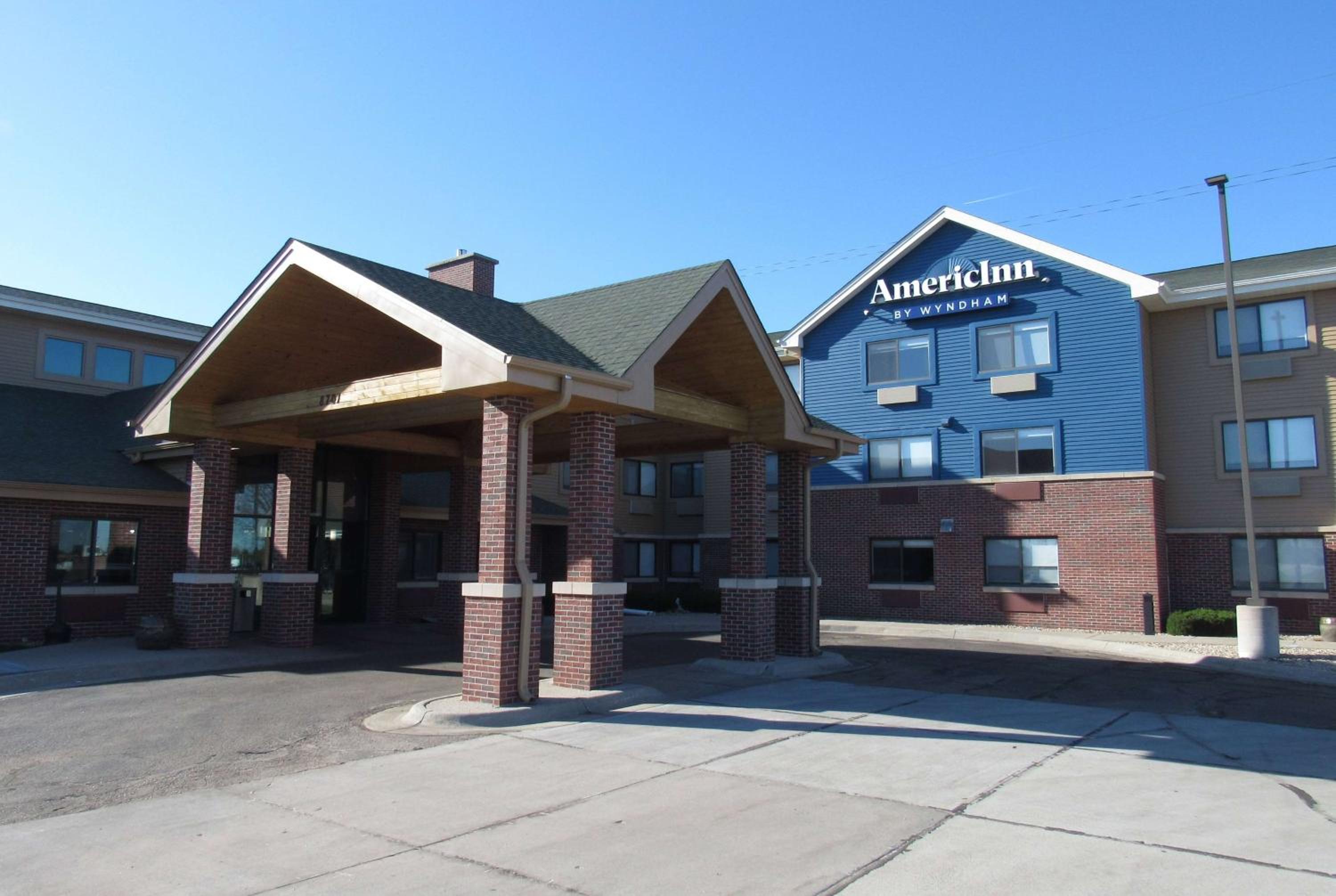 Hotel AmericInn by Wyndham Lincoln South