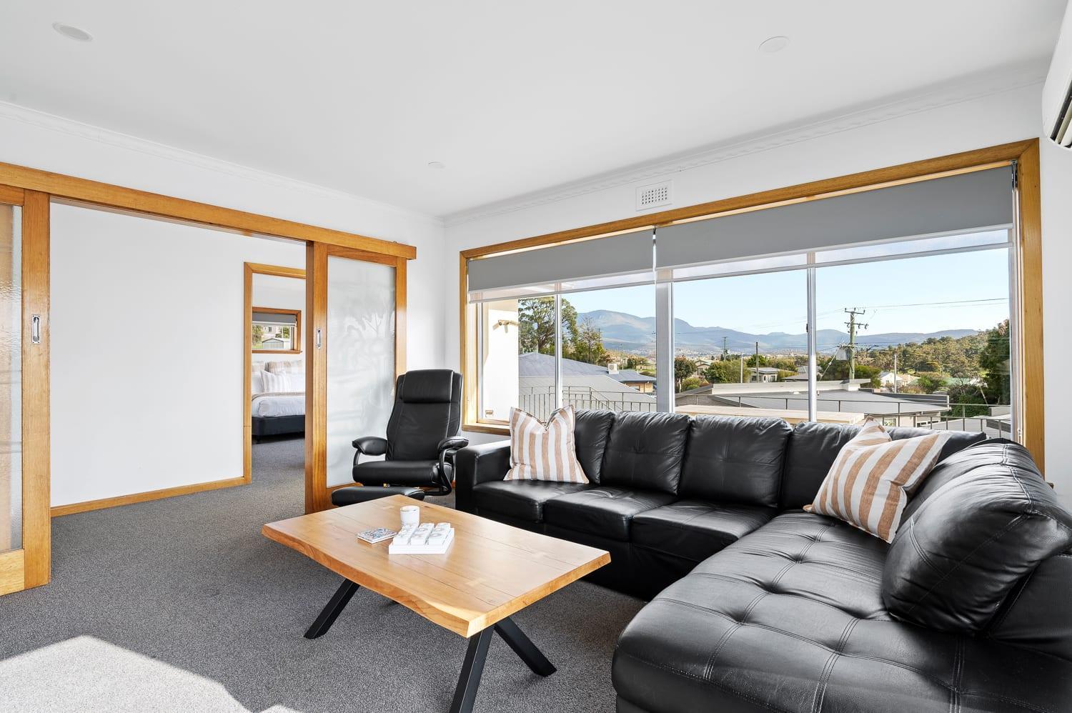 Residence at 165 Great for large groups Sleeps 11