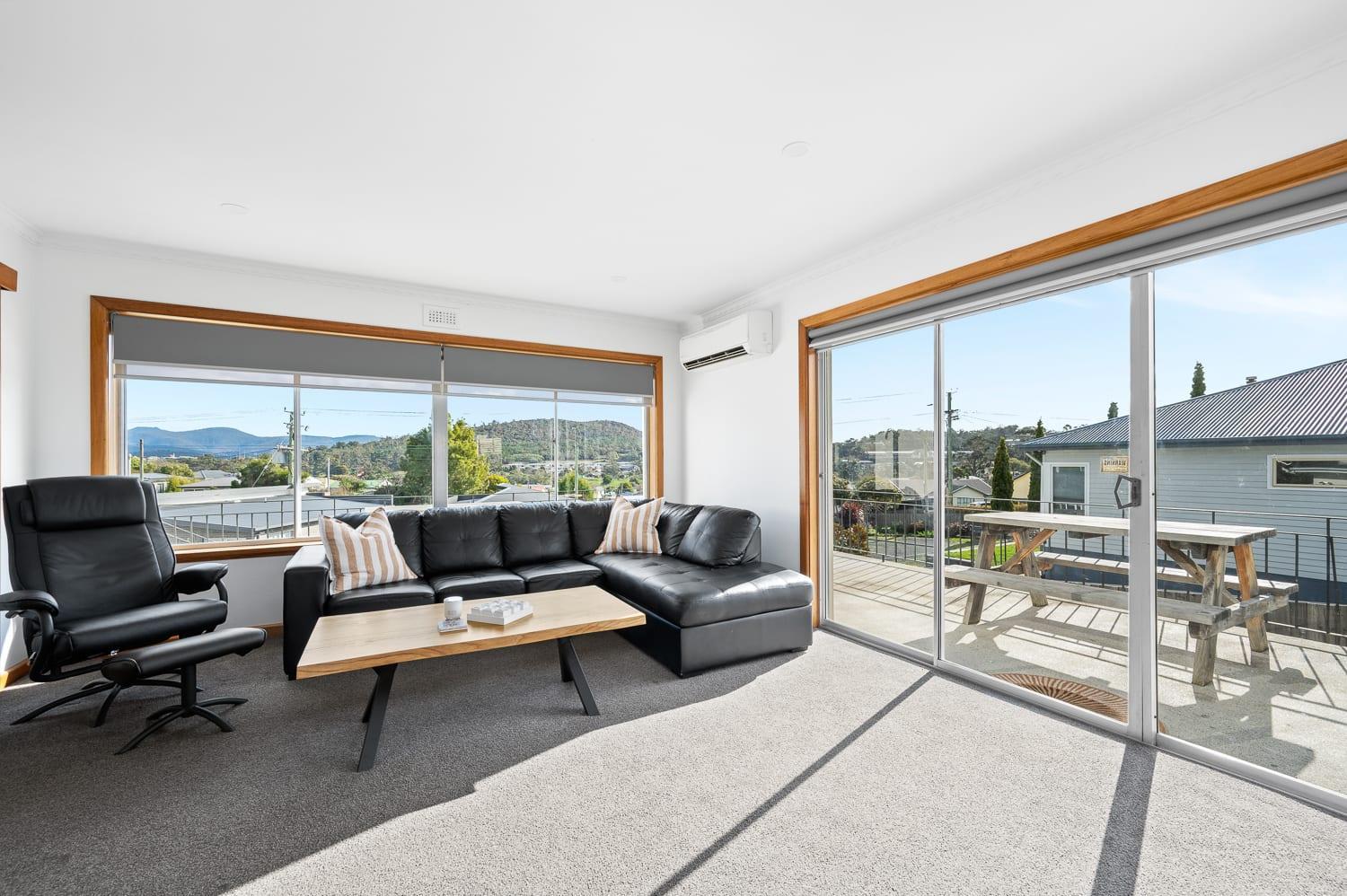 Residence at 165 Great for large groups Sleeps 11