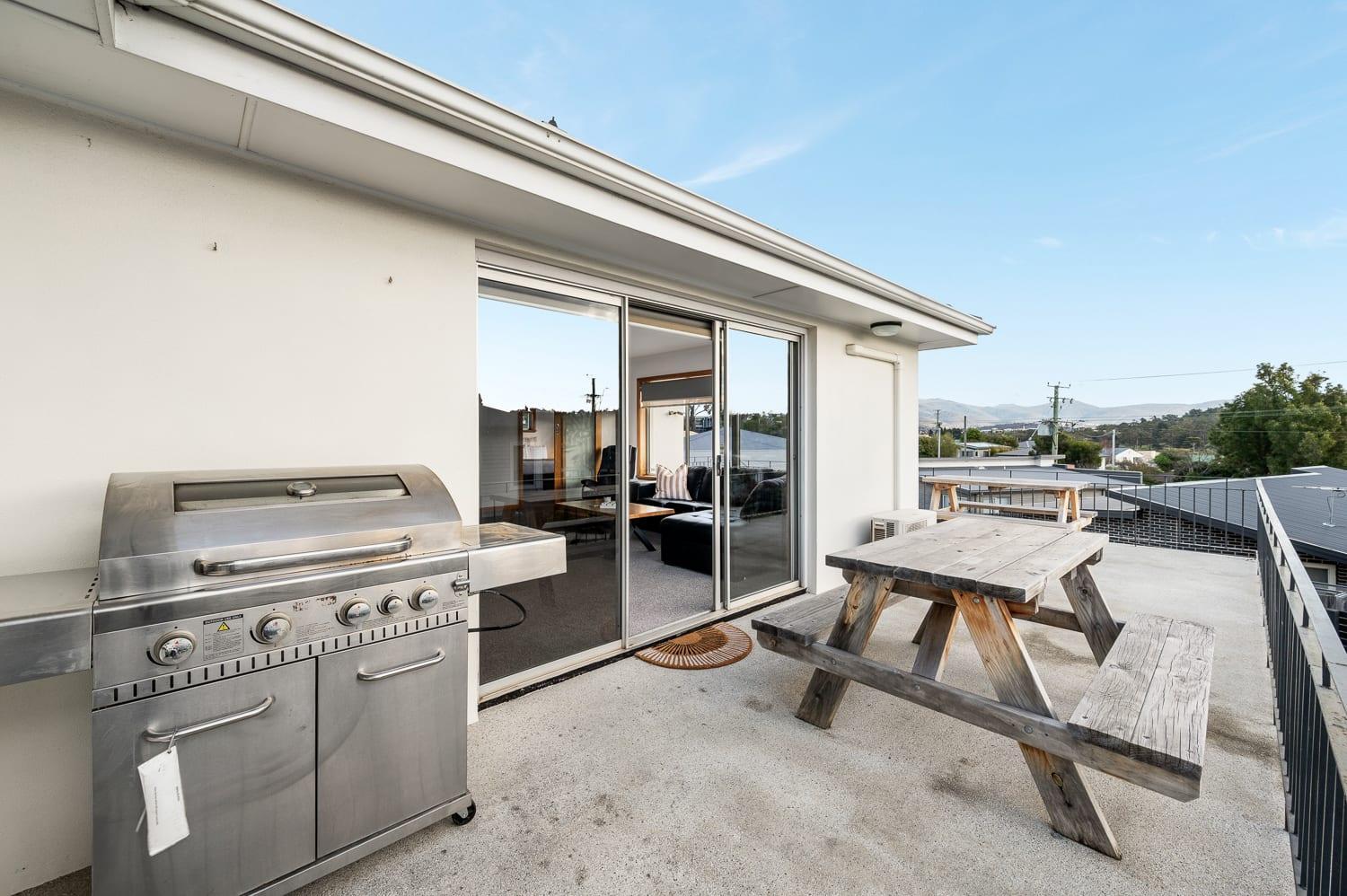 Residence at 165 Great for large groups Sleeps 11