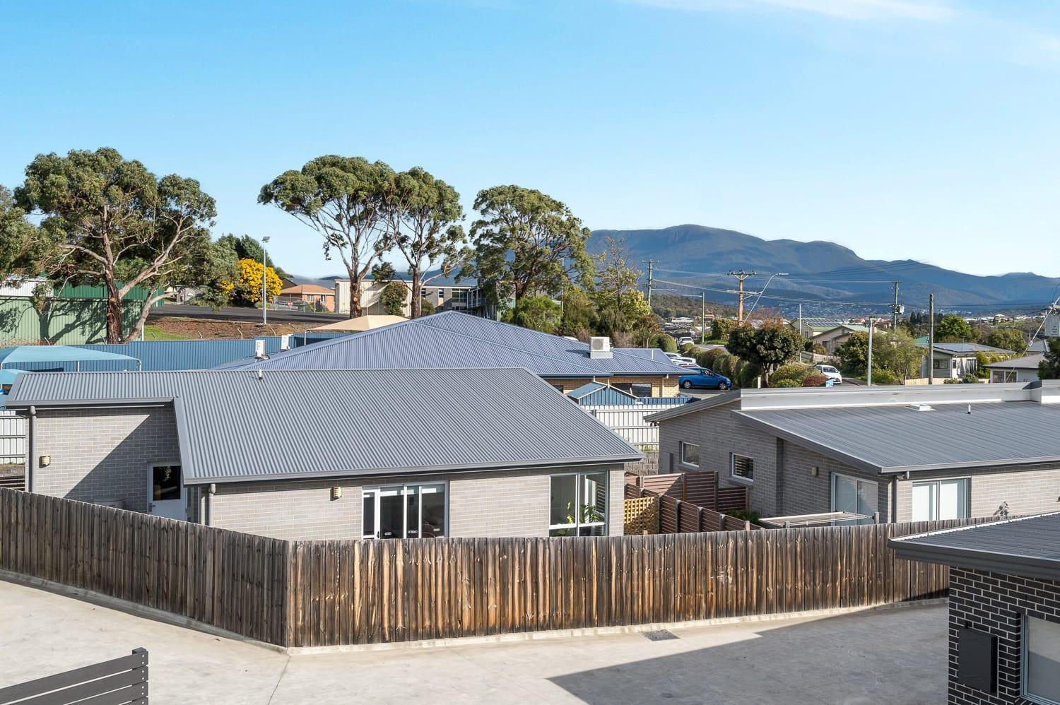 Residence at 165 Great for large groups Sleeps 11
