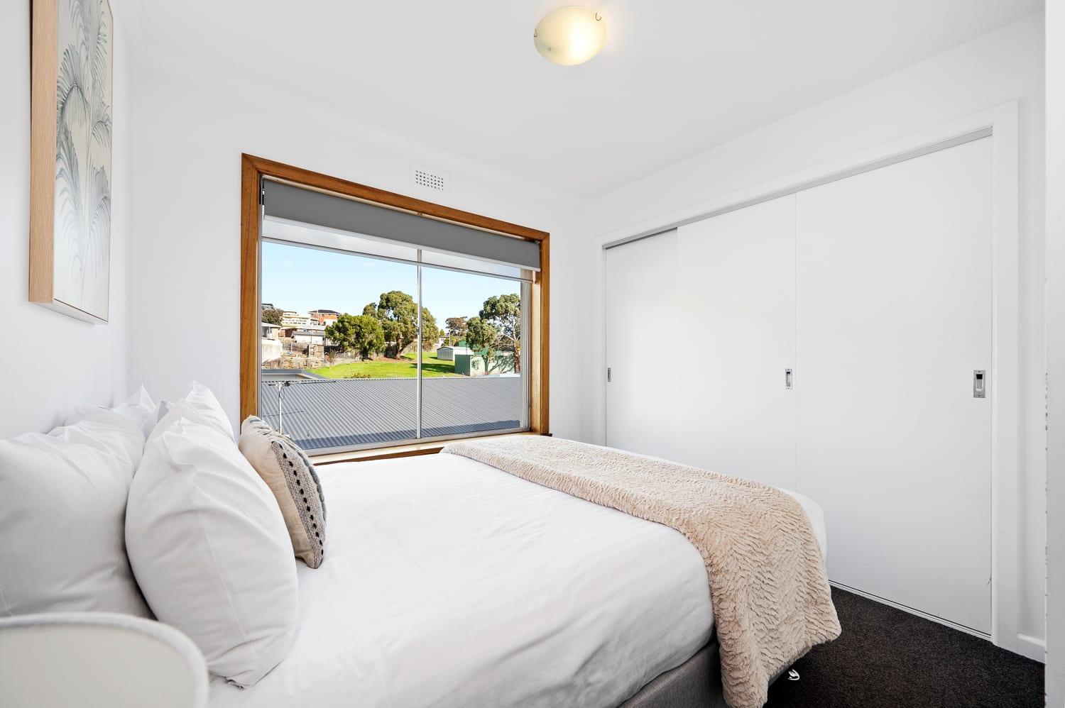 Residence at 165 Great for large groups Sleeps 11