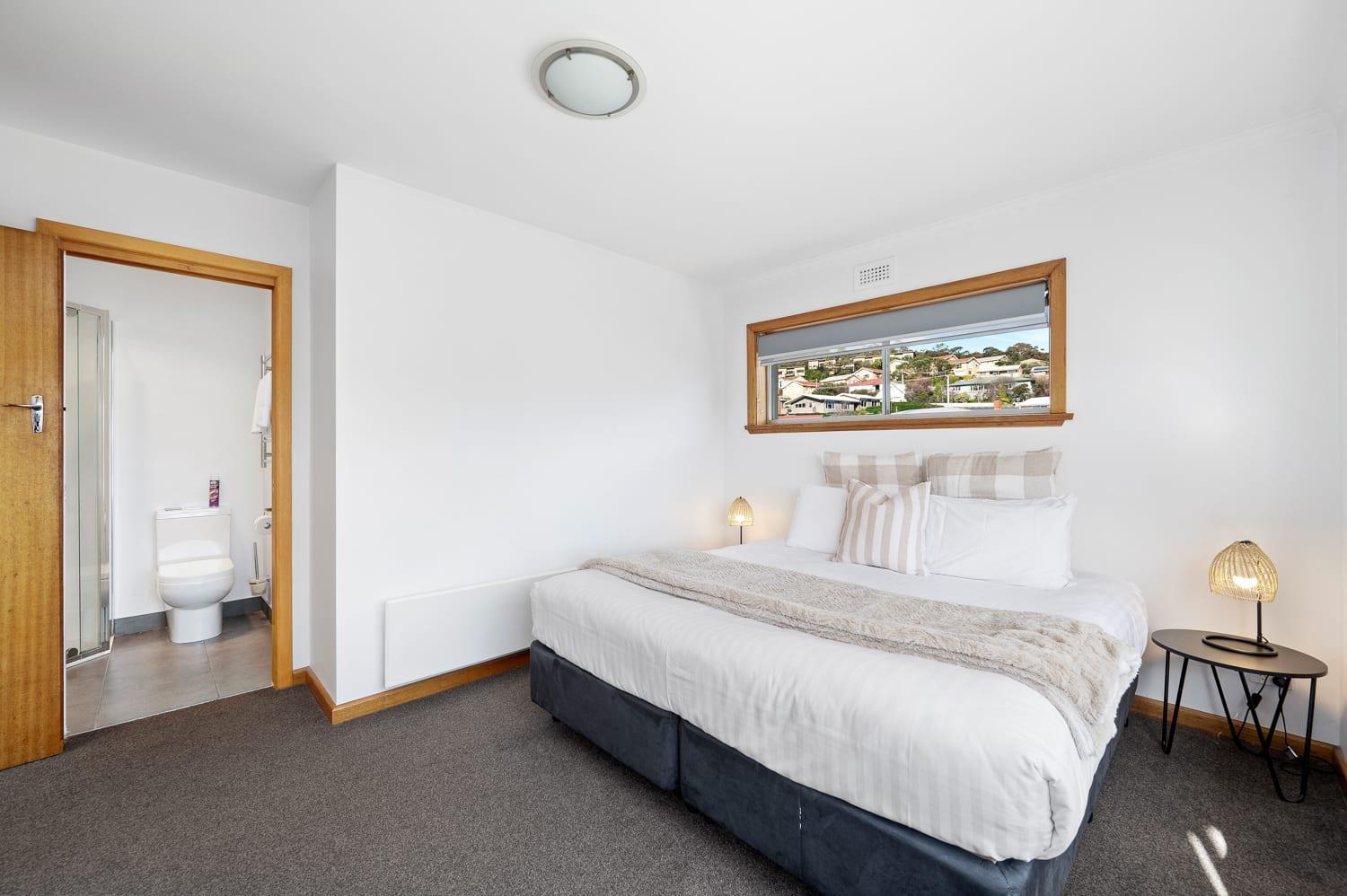 Residence at 165 Great for large groups Sleeps 11