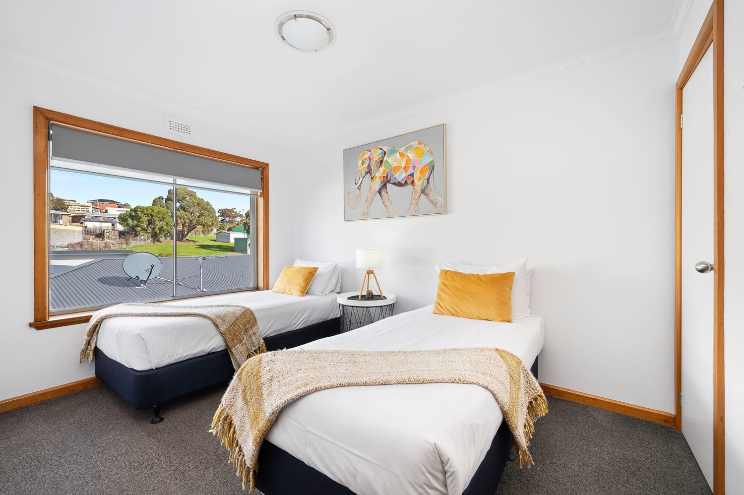 Residence at 165 Great for large groups Sleeps 11