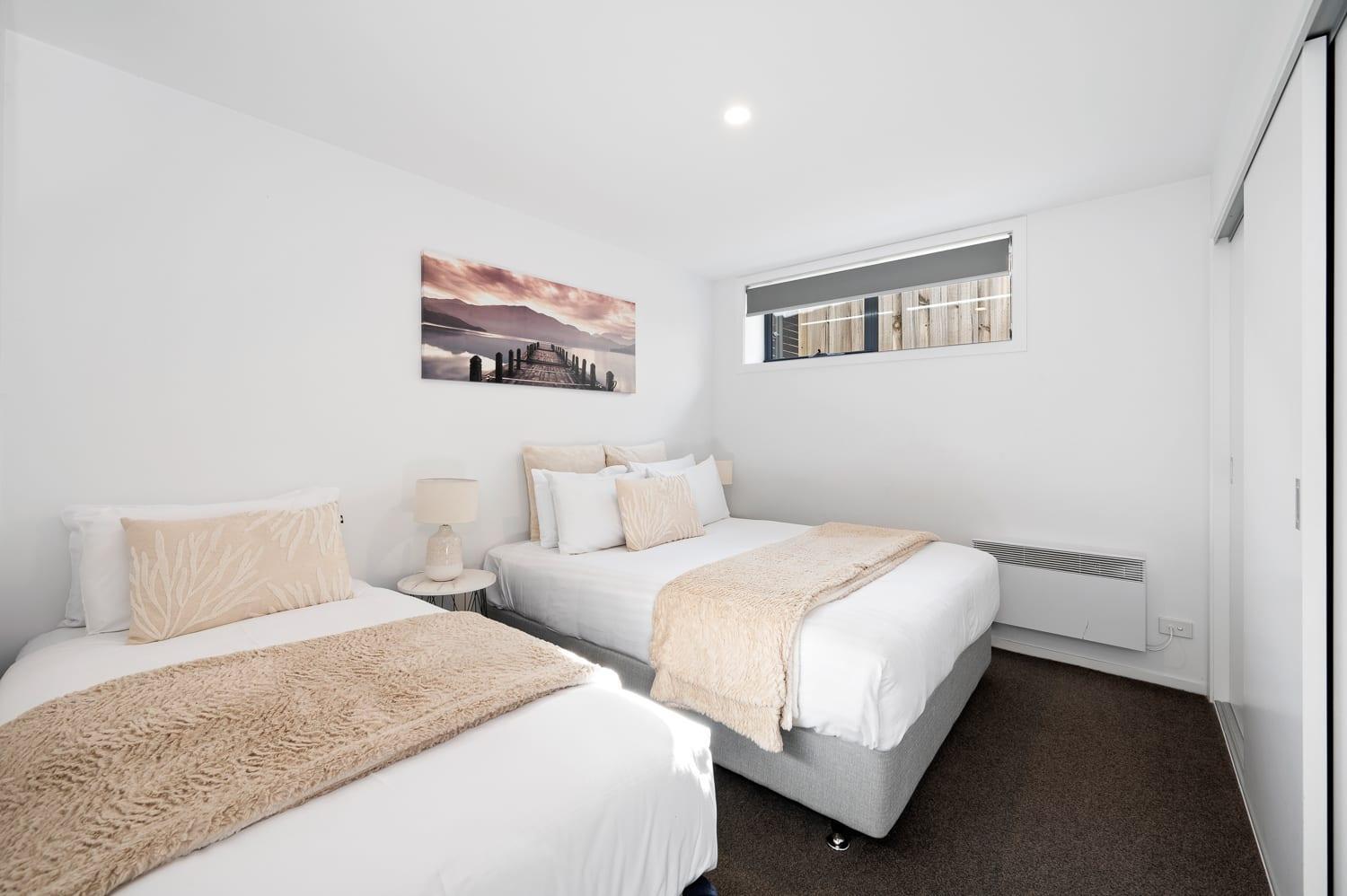 Residence at 165 Great for large groups Sleeps 11