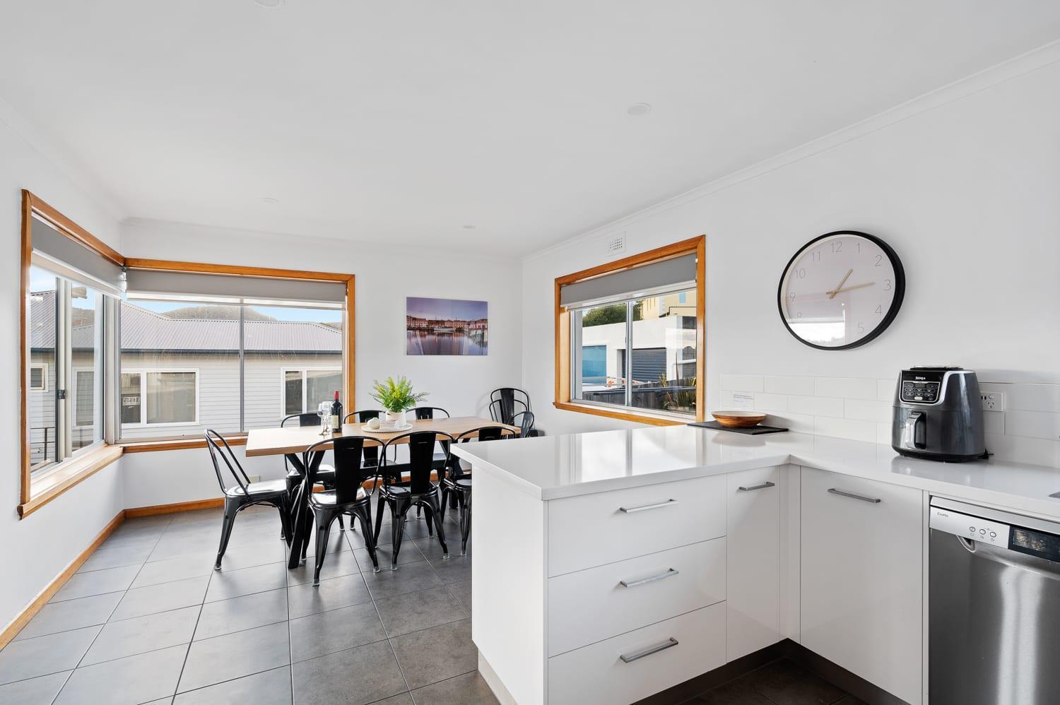 Residence at 165 Great for large groups Sleeps 11