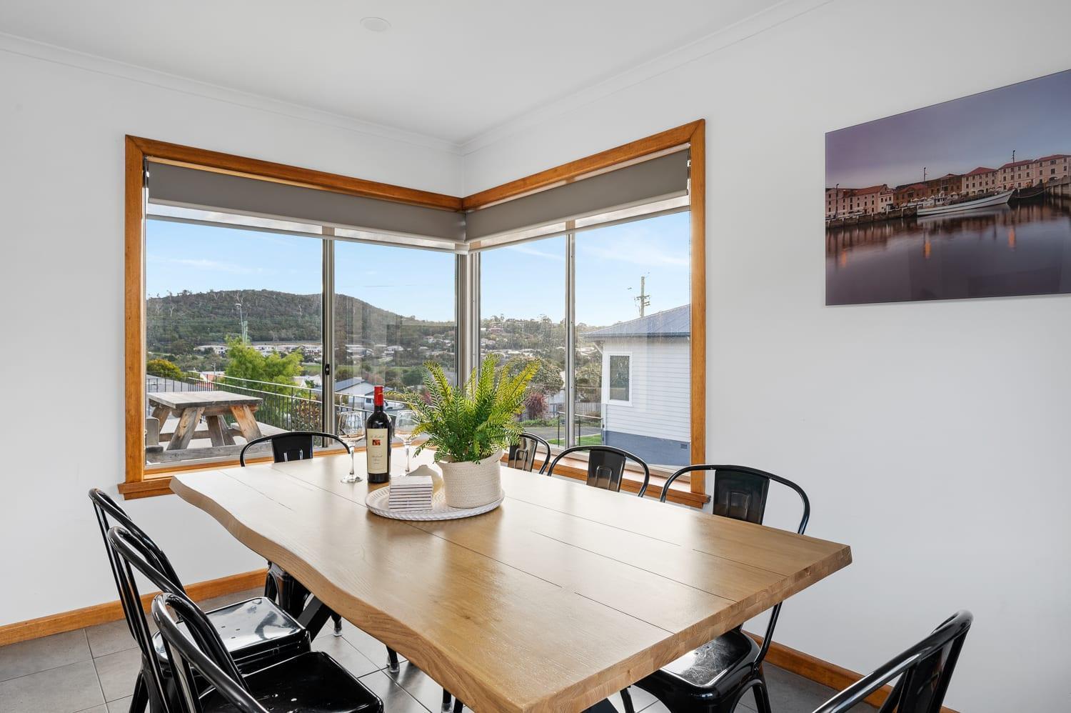 Residence at 165 Great for large groups Sleeps 11