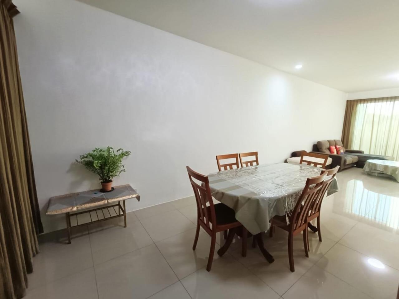 Homelite Eco Park Condominium