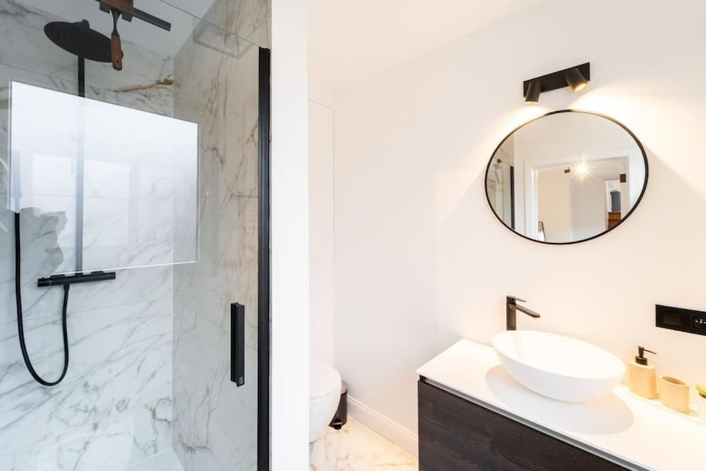 Your Antwerp Adventure Sleeps 4