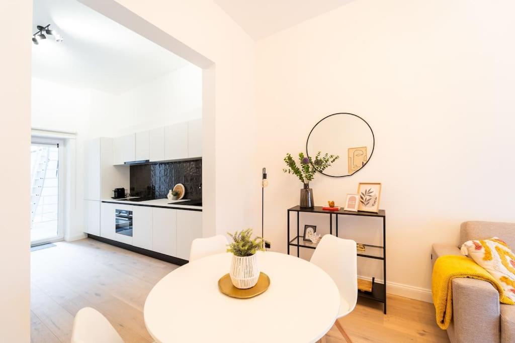 Your Antwerp Adventure Sleeps 4