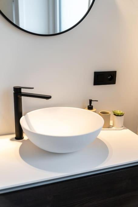 Your Antwerp Adventure Sleeps 4