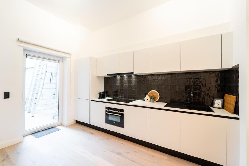 Your Antwerp Adventure Sleeps 4
