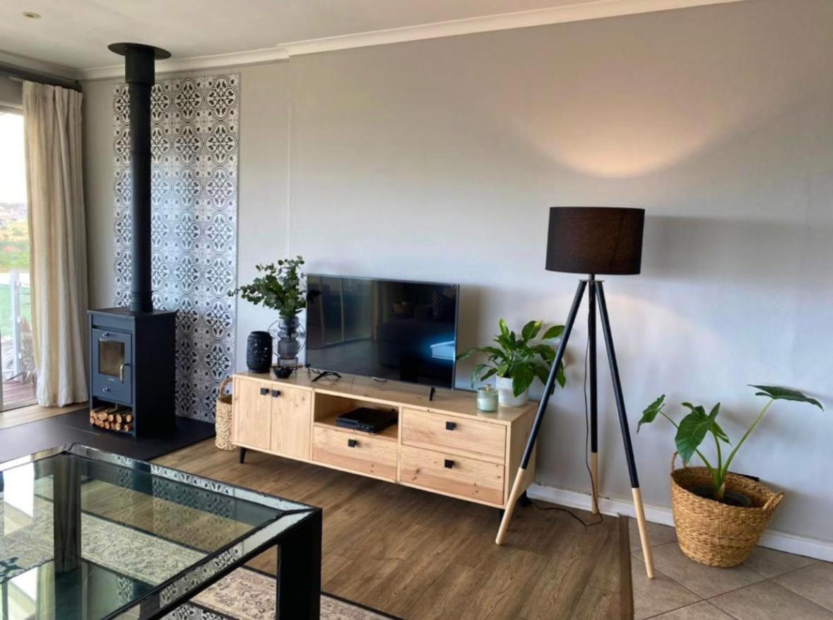 Cozy Coastal Retreat