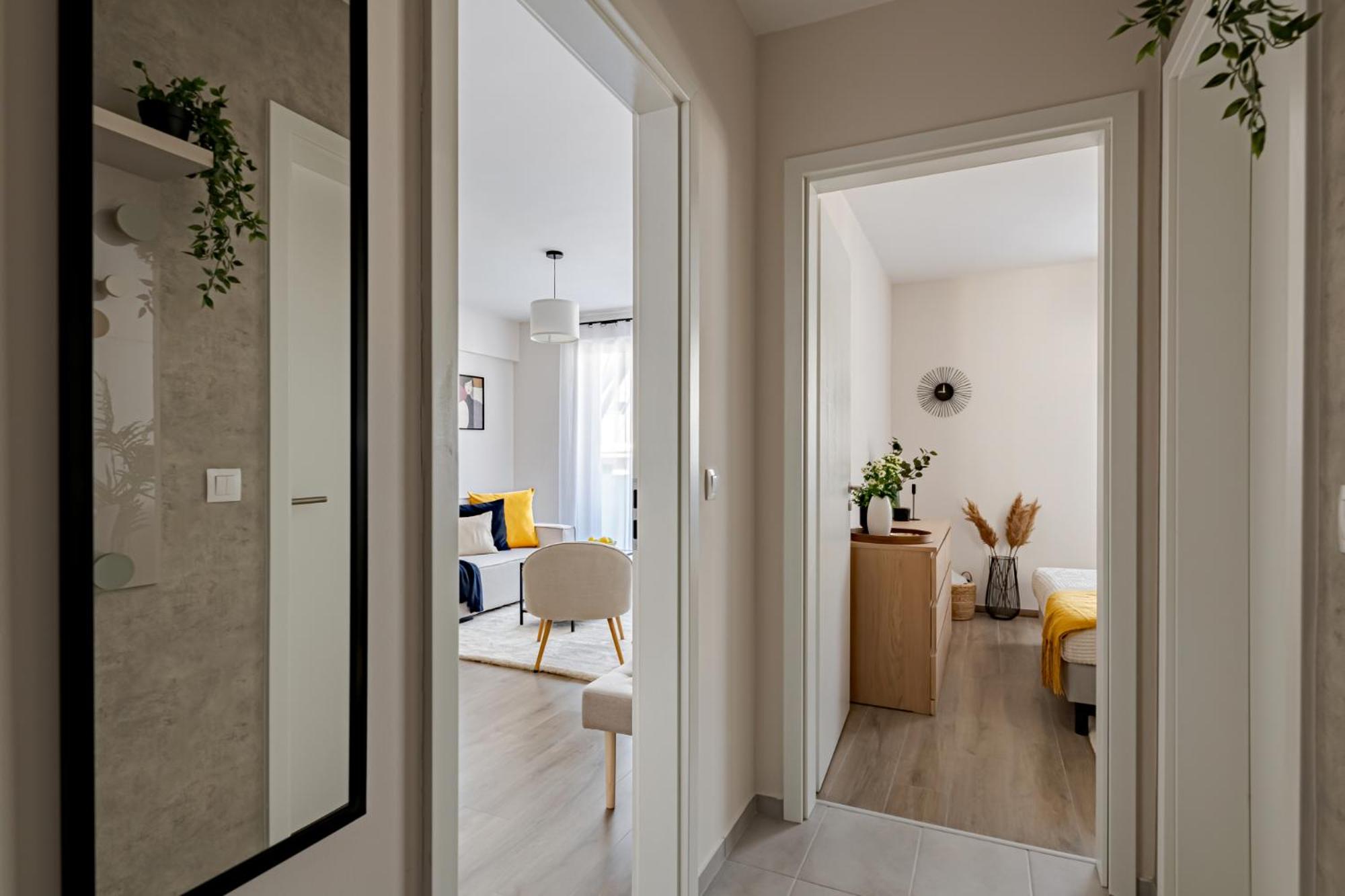 Parkwest Diamond Residence -Chic Apt with AC, Garage, Balcony