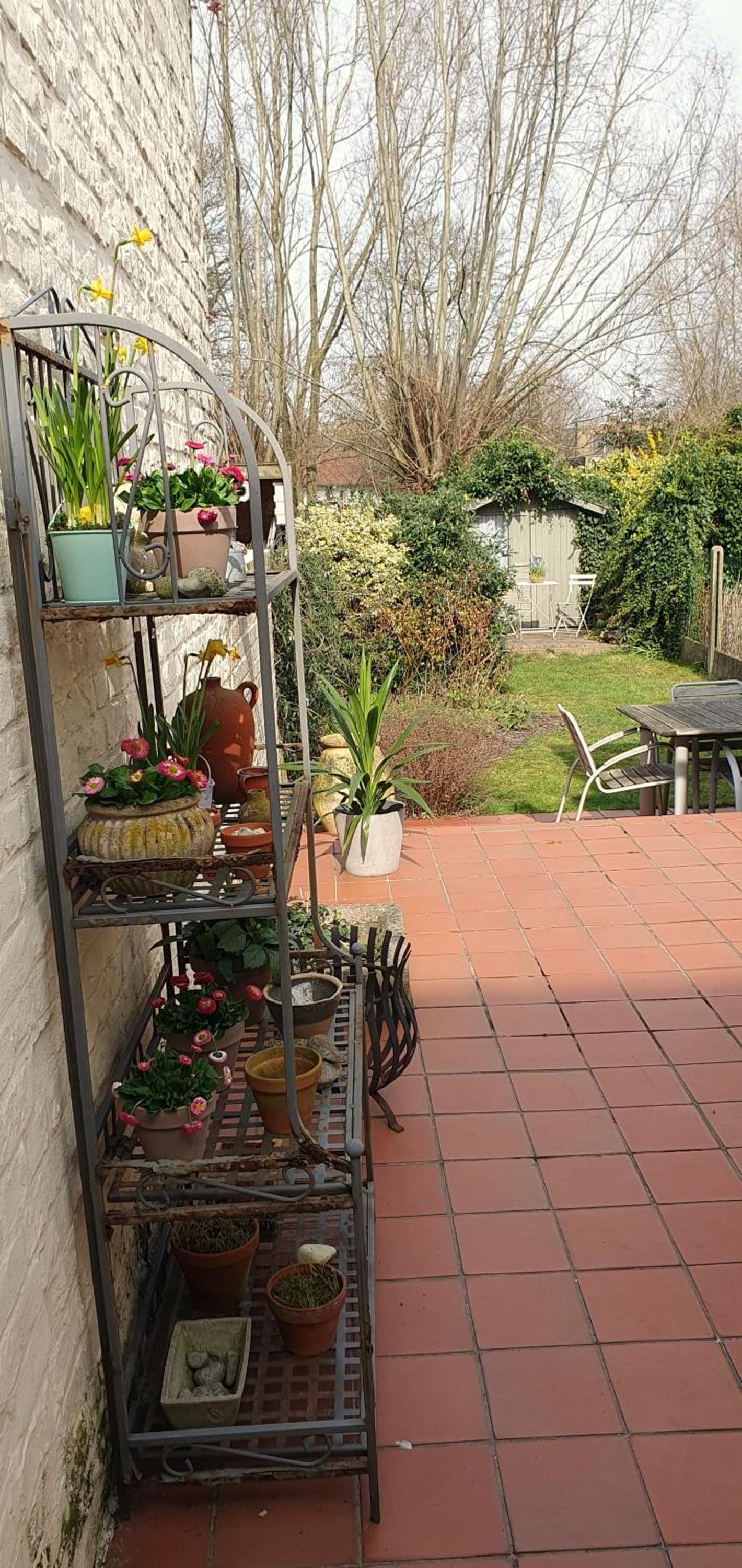 Close to centre, 3 rooms, 2 bathr & wc, free parking & wifi, spacious living area & kitchen