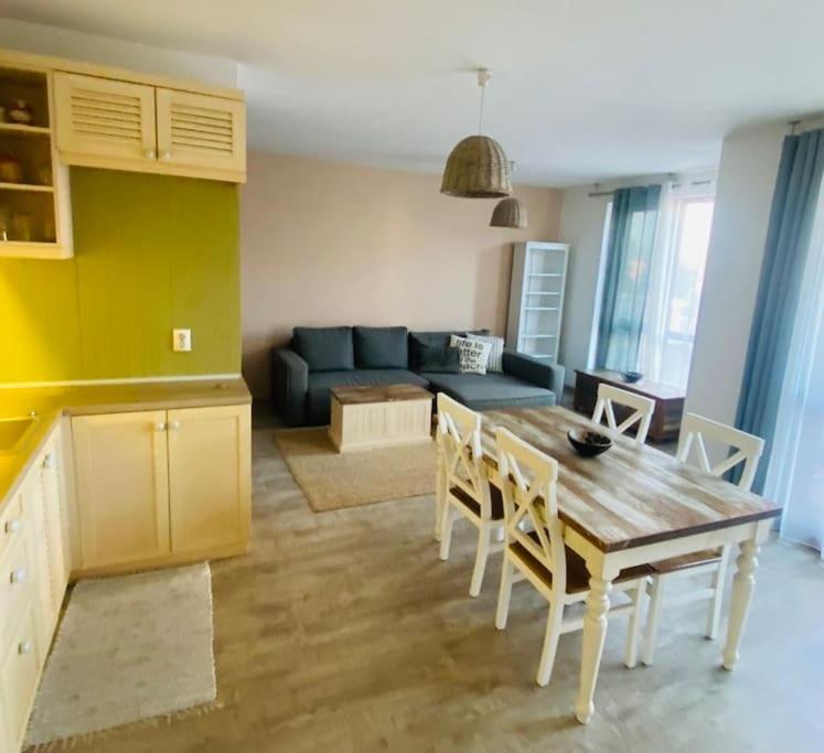 Sea Garden Apartment, excellent location with free parking