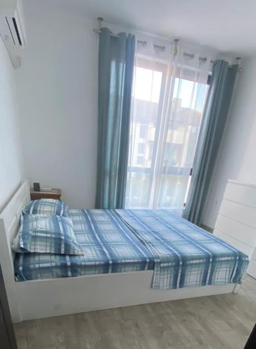 Sea Garden Apartment, excellent location with free parking