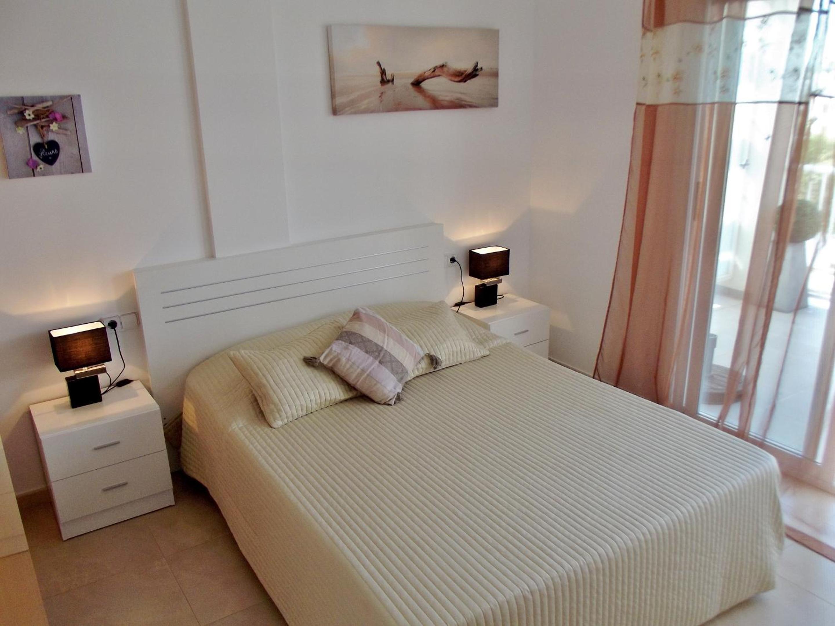 Modern apartment in Vinaròs with sea view and shared pool