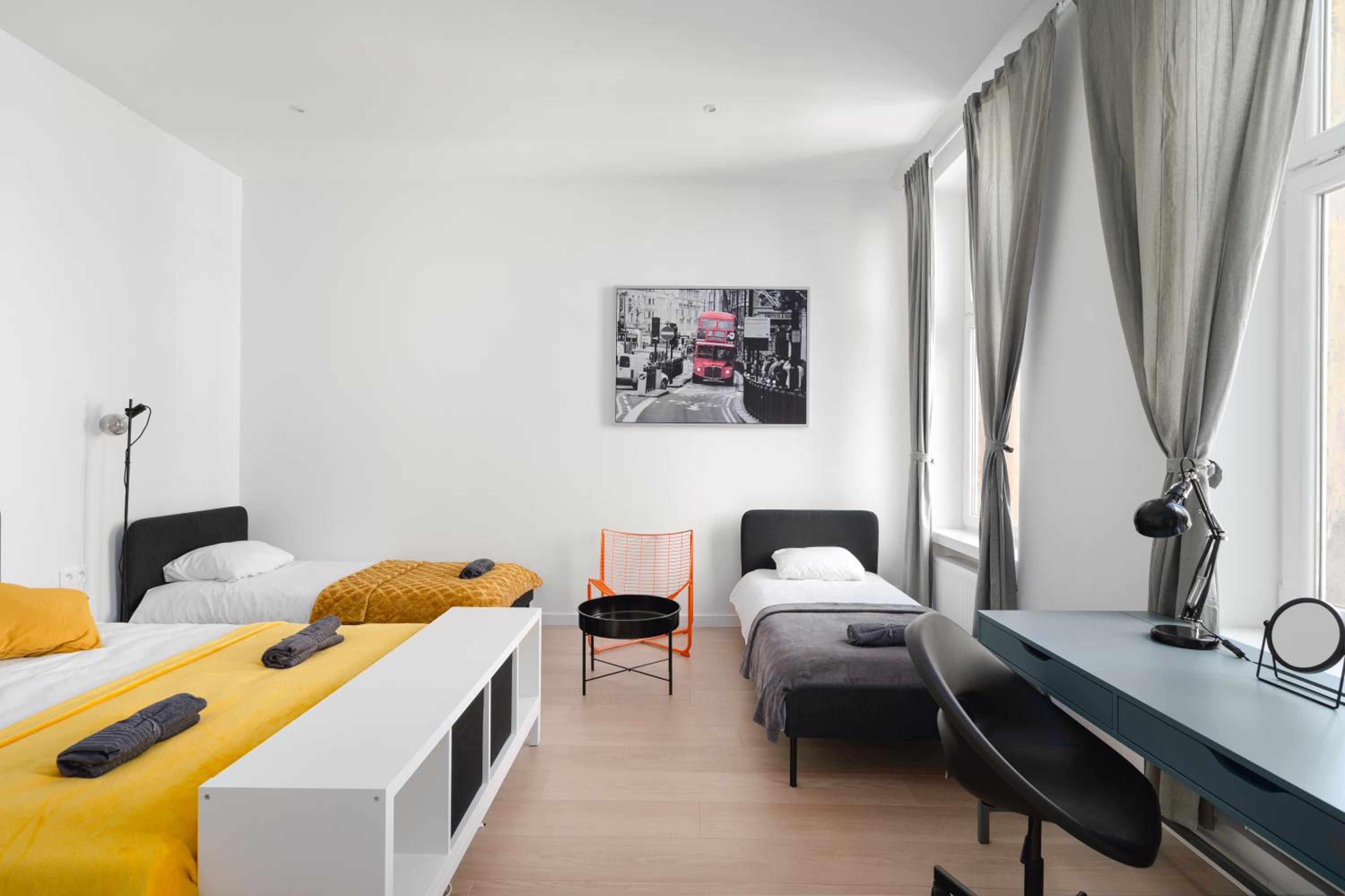 Central Apartments Lodz - 13 People - 3 Bedroom Apartment - City Center -GN56